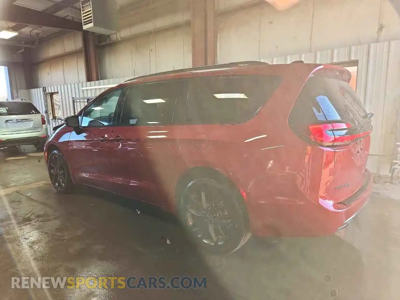 2 Photograph of a damaged car 2C4RC3GG3SR558727 CHRYSLER PACIFICA 2025