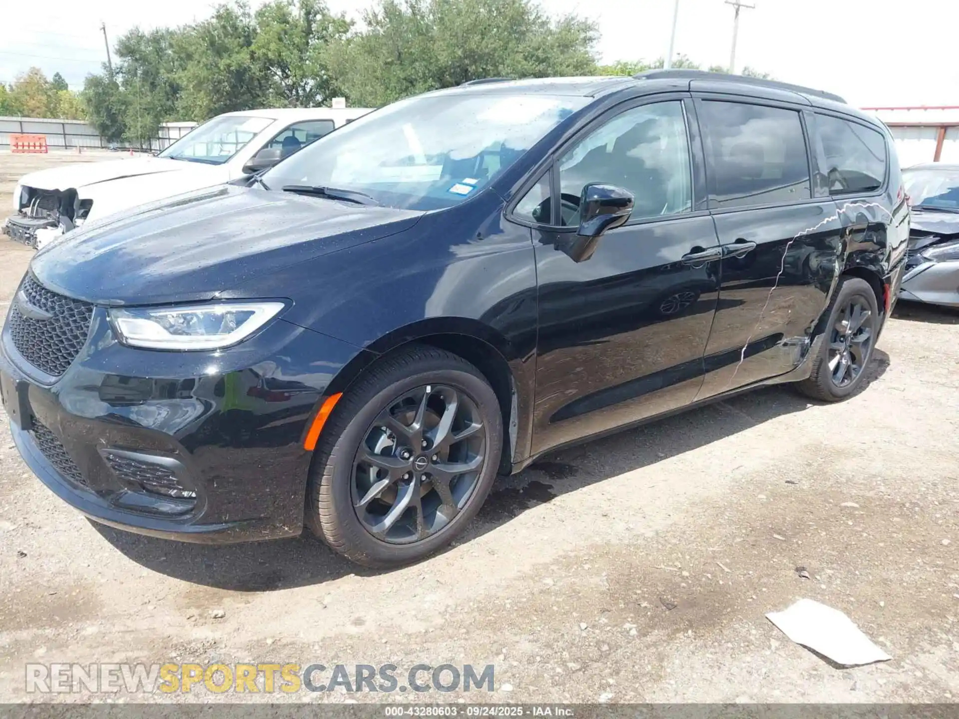 2 Photograph of a damaged car 2C4RC1GG2TR162181 CHRYSLER PACIFICA 2026