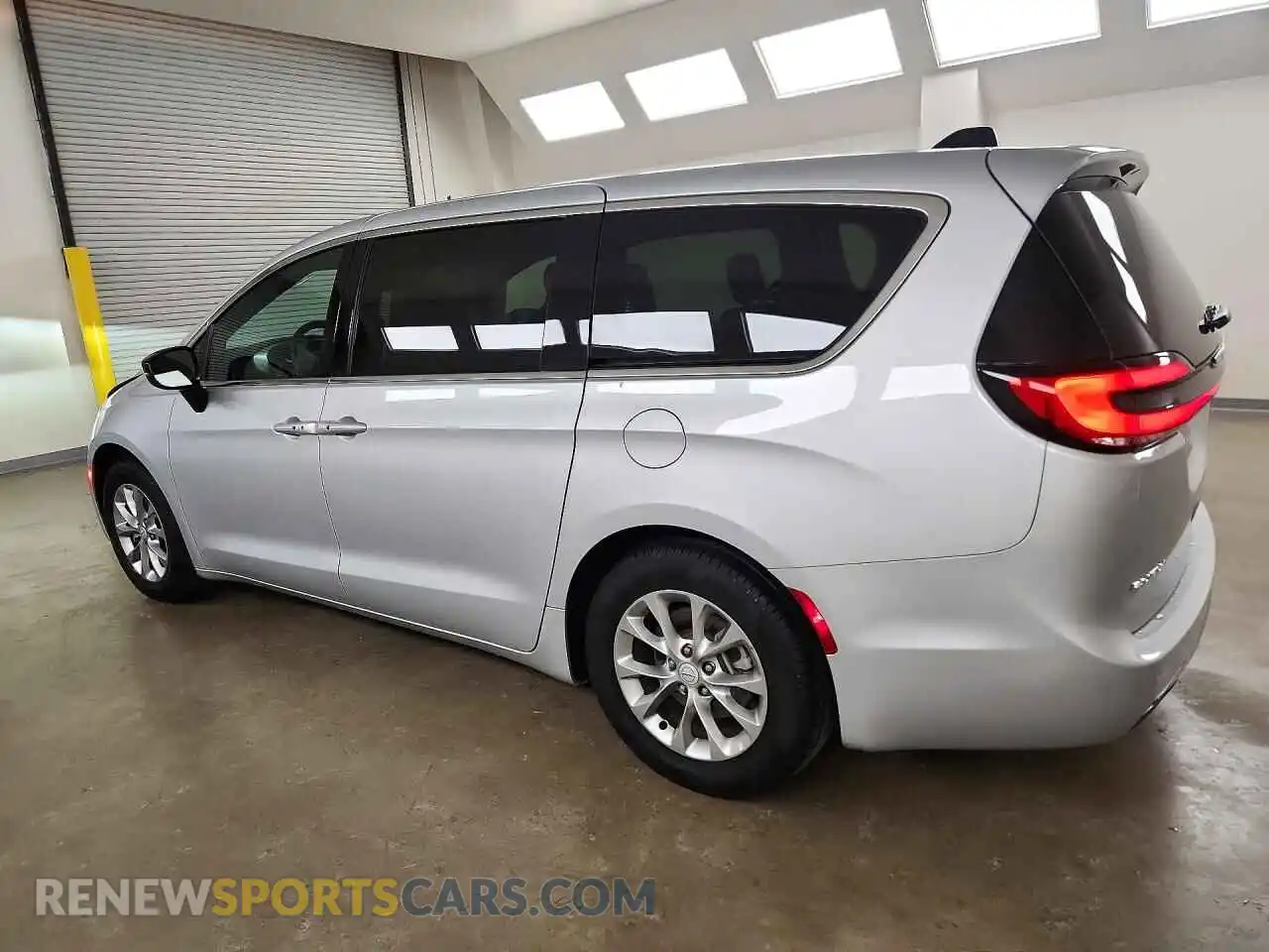 2 fotografías del automóvil dañado 2C4RC1GG2TR213632 CHRYSLER PACIFICA 2026