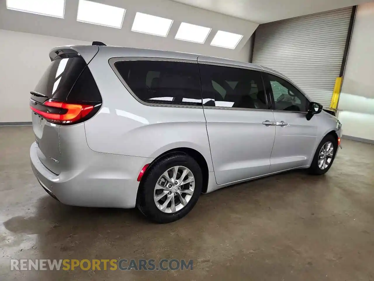 3 fotografías del automóvil dañado 2C4RC1GG2TR213632 CHRYSLER PACIFICA 2026