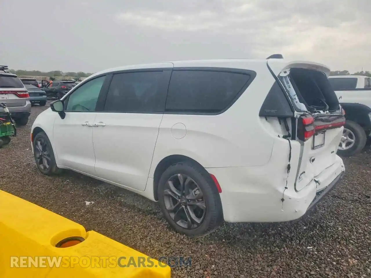 2 fotografías del automóvil dañado 2C4RC3BG5TR166616 CHRYSLER PACIFICA 2026