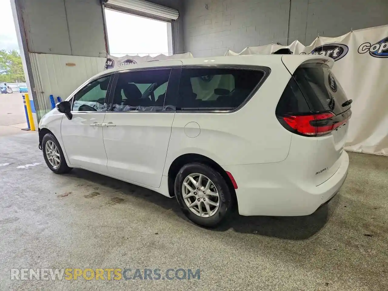 2 Photograph of a damaged car 2C4RC1BG1VR559102 CHRYSLER PACIFICA 2027