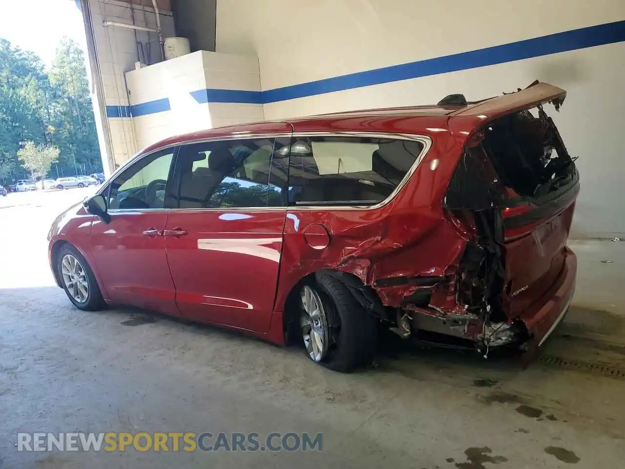 2 Photograph of a damaged car 2C4RC1GG7VR585695 CHRYSLER PACIFICA 2027
