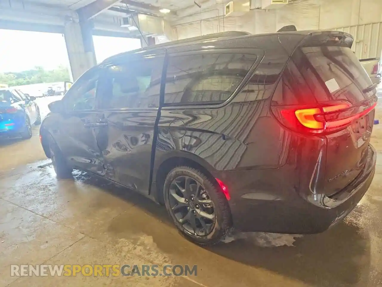 2 Photograph of a damaged car 2C4RC1GG9VR583981 CHRYSLER PACIFICA 2027
