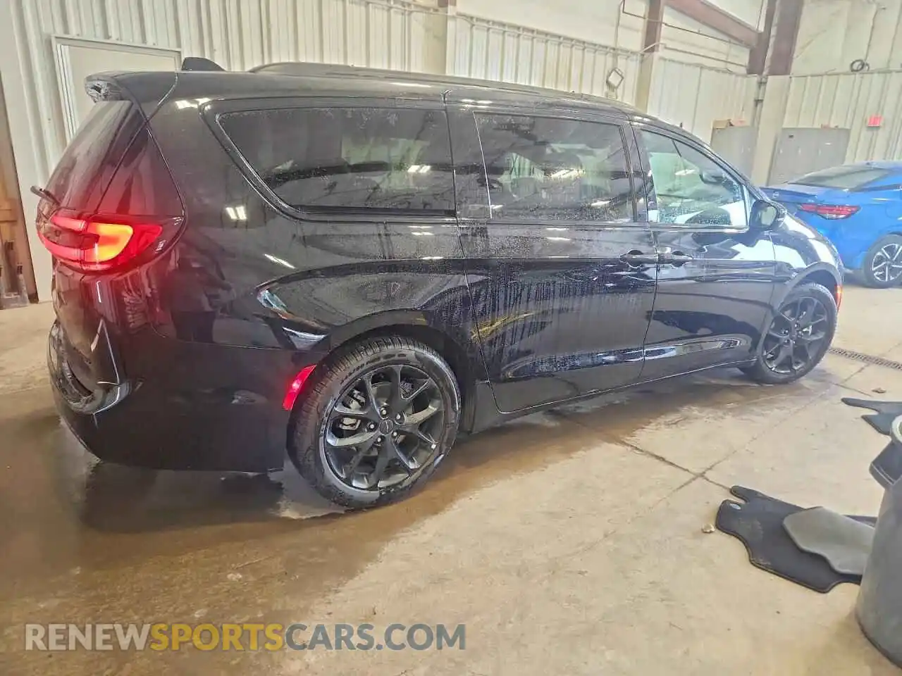 3 Photograph of a damaged car 2C4RC1GG9VR583981 CHRYSLER PACIFICA 2027