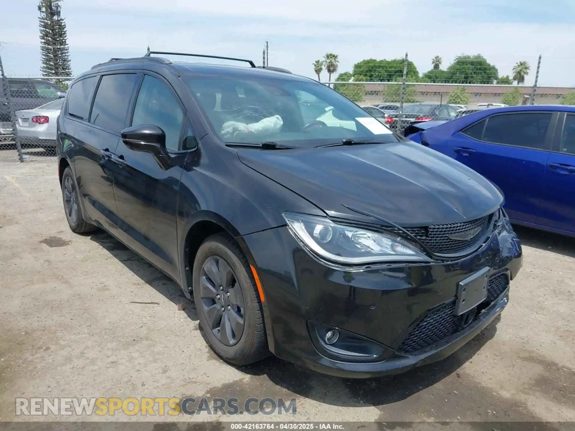 1 Photograph of a damaged car 2C4RC1N70LR199426 CHRYSLER PACIFICA HYBRID 2020