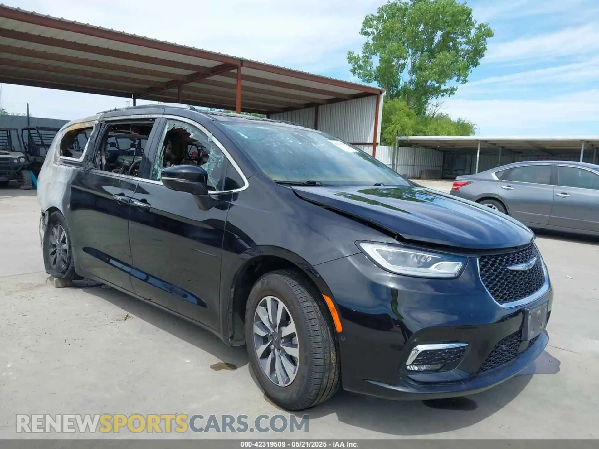 1 Photograph of a damaged car 2C4RC1L70MR522460 CHRYSLER PACIFICA HYBRID 2021