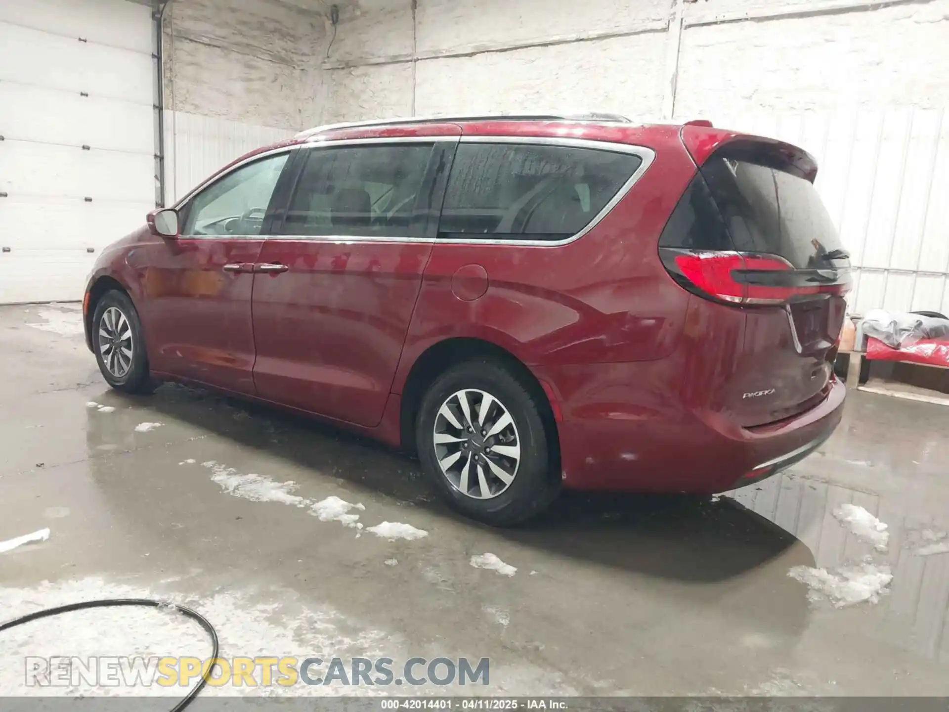 3 Photograph of a damaged car 2C4RC1L71MR581260 CHRYSLER PACIFICA HYBRID 2021