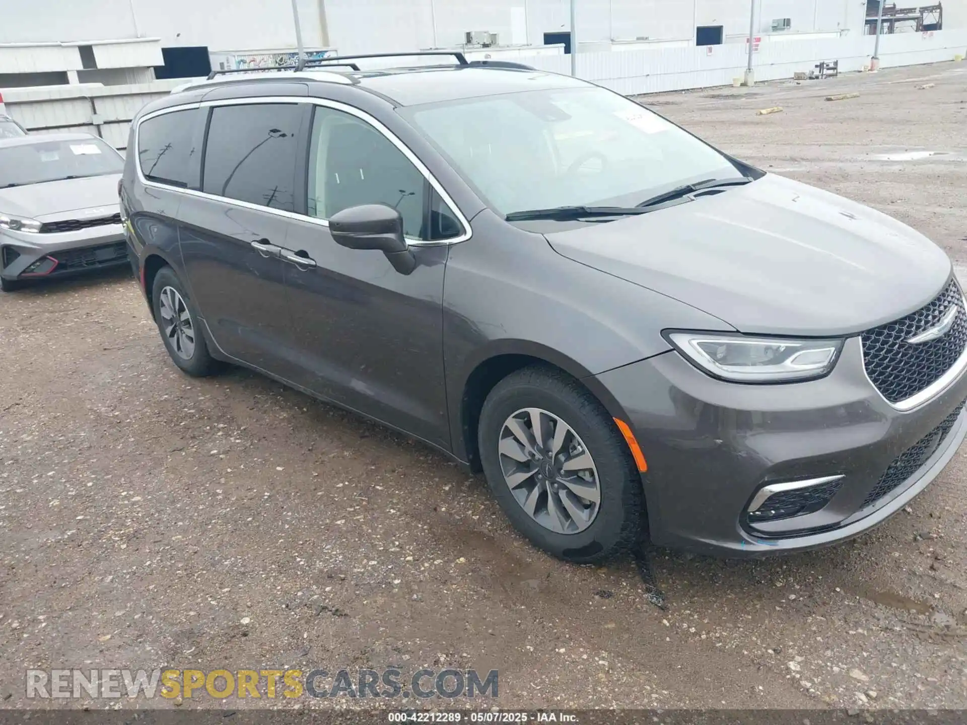 1 Photograph of a damaged car 2C4RC1L77MR599665 CHRYSLER PACIFICA HYBRID 2021