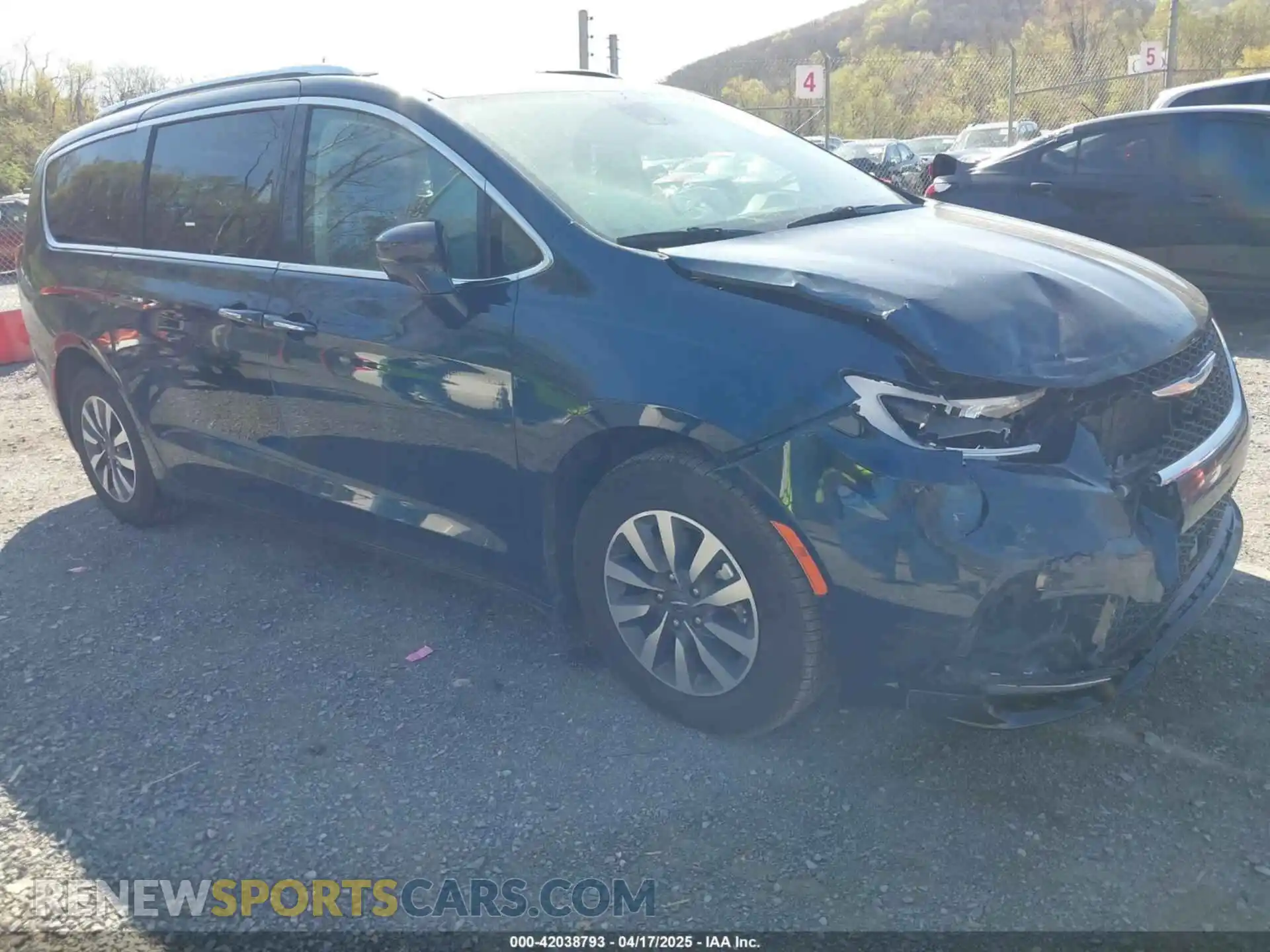1 Photograph of a damaged car 2C4RC1L79MR596475 CHRYSLER PACIFICA HYBRID 2021