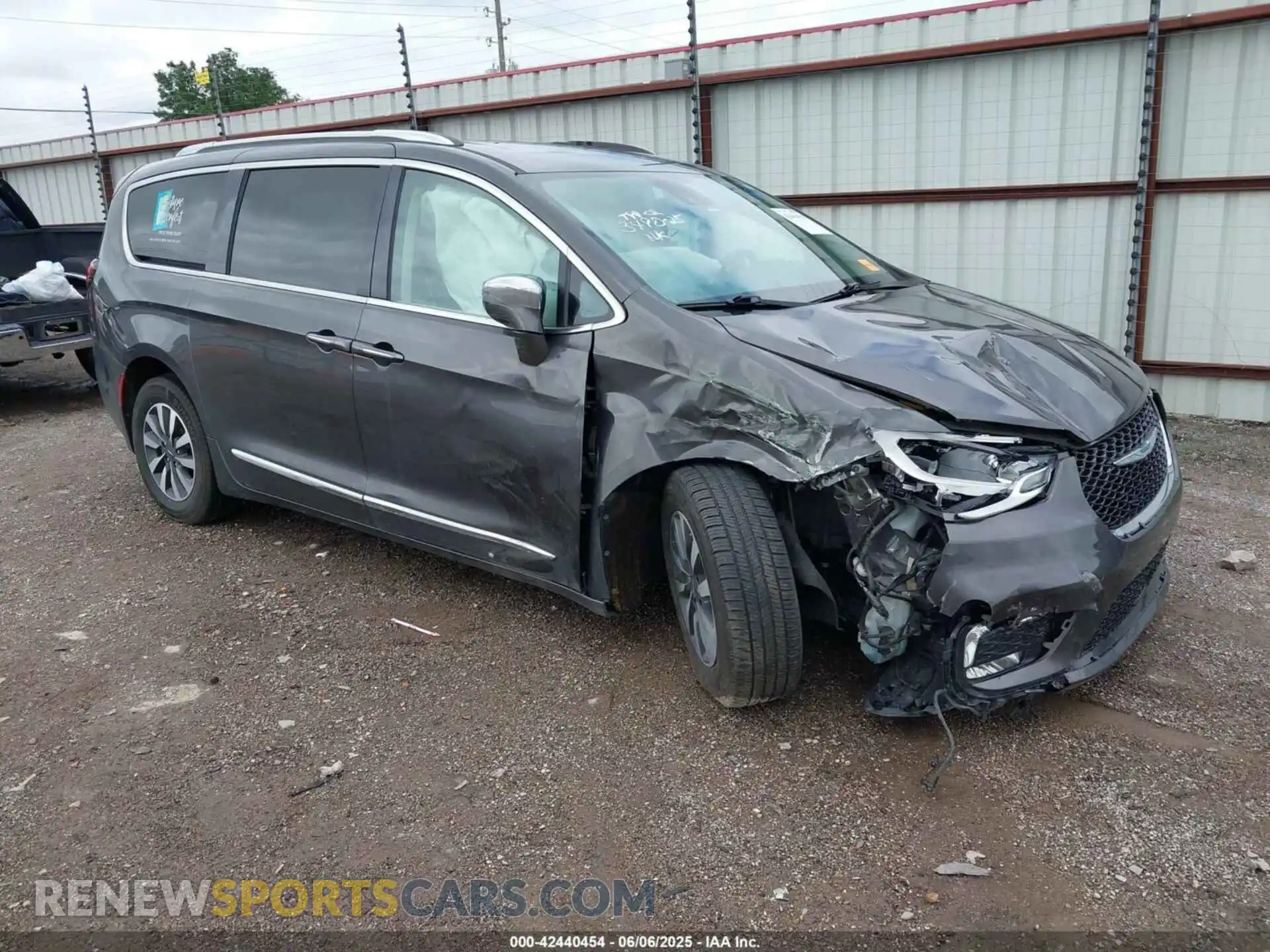 1 Photograph of a damaged car 2C4RC1S7XMR536528 CHRYSLER PACIFICA HYBRID 2021