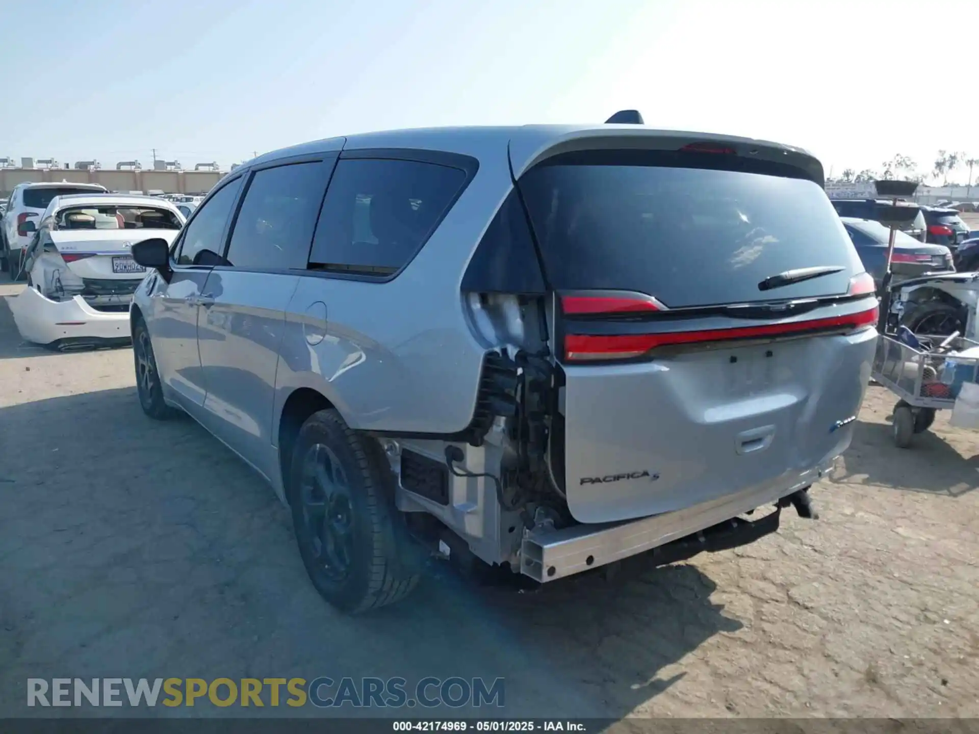 3 Фотография поврежденного автомобиля 2C4RC1L74PR593522 CHRYSLER PACIFICA HYBRID 2023