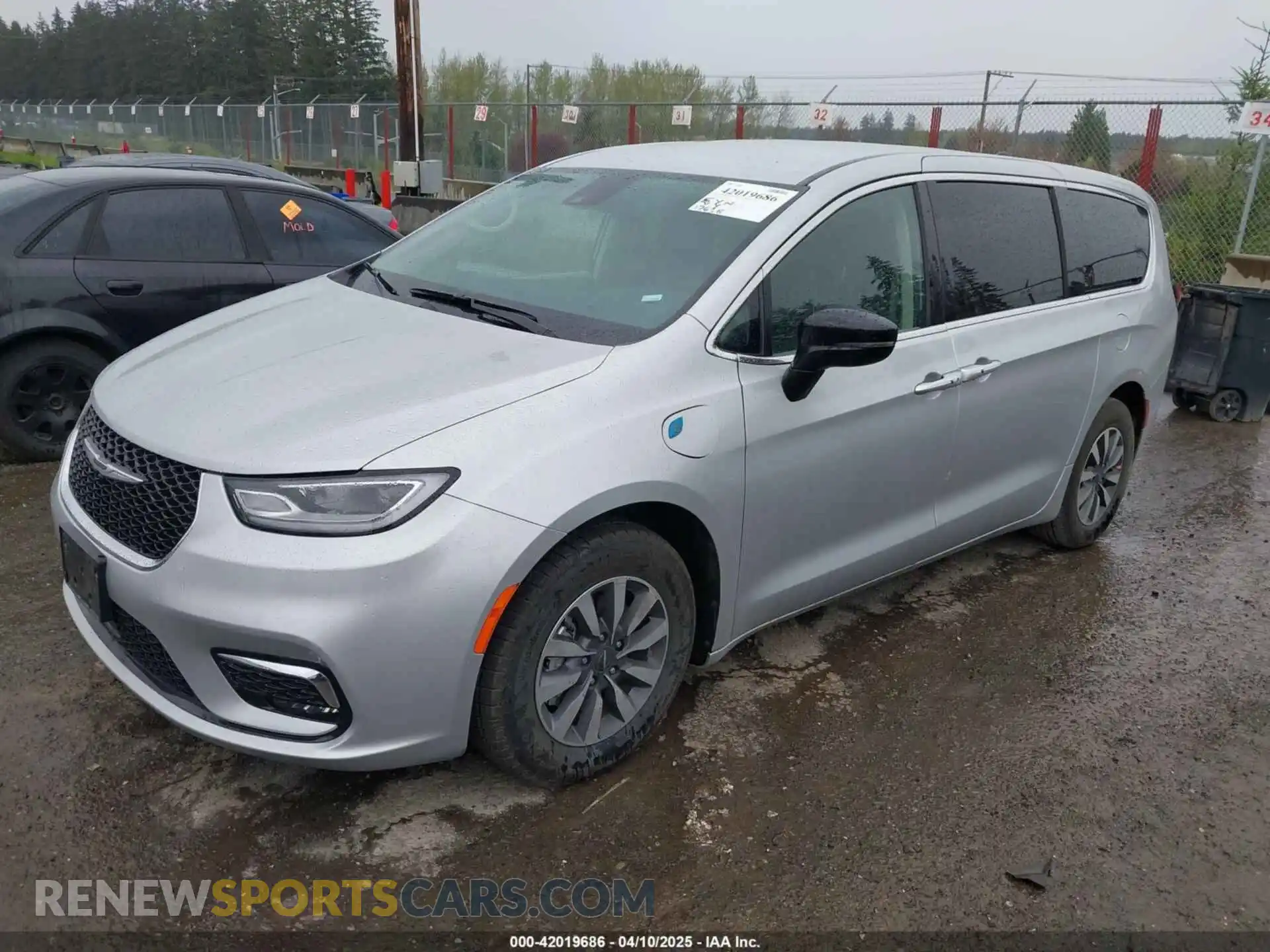 2 Photograph of a damaged car 2C4RC1S71RR141743 CHRYSLER PACIFICA HYBRID 2024