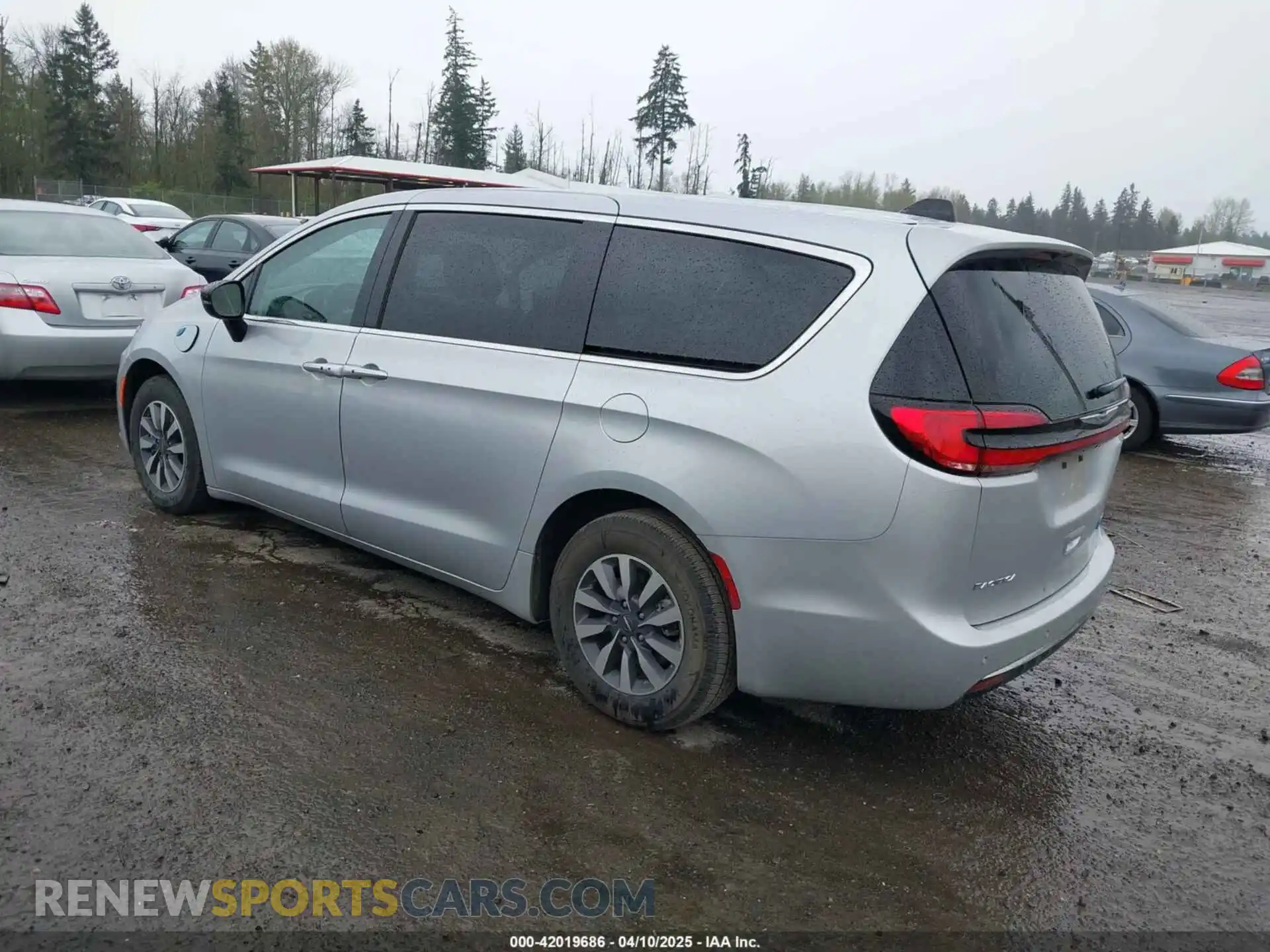 3 Photograph of a damaged car 2C4RC1S71RR141743 CHRYSLER PACIFICA HYBRID 2024