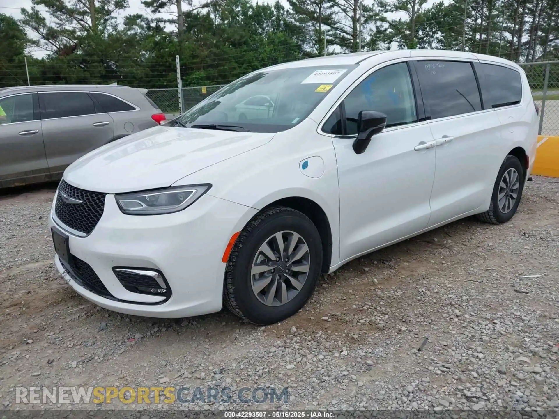 2 Photograph of a damaged car 2C4RC1S75RR103836 CHRYSLER PACIFICA HYBRID 2024