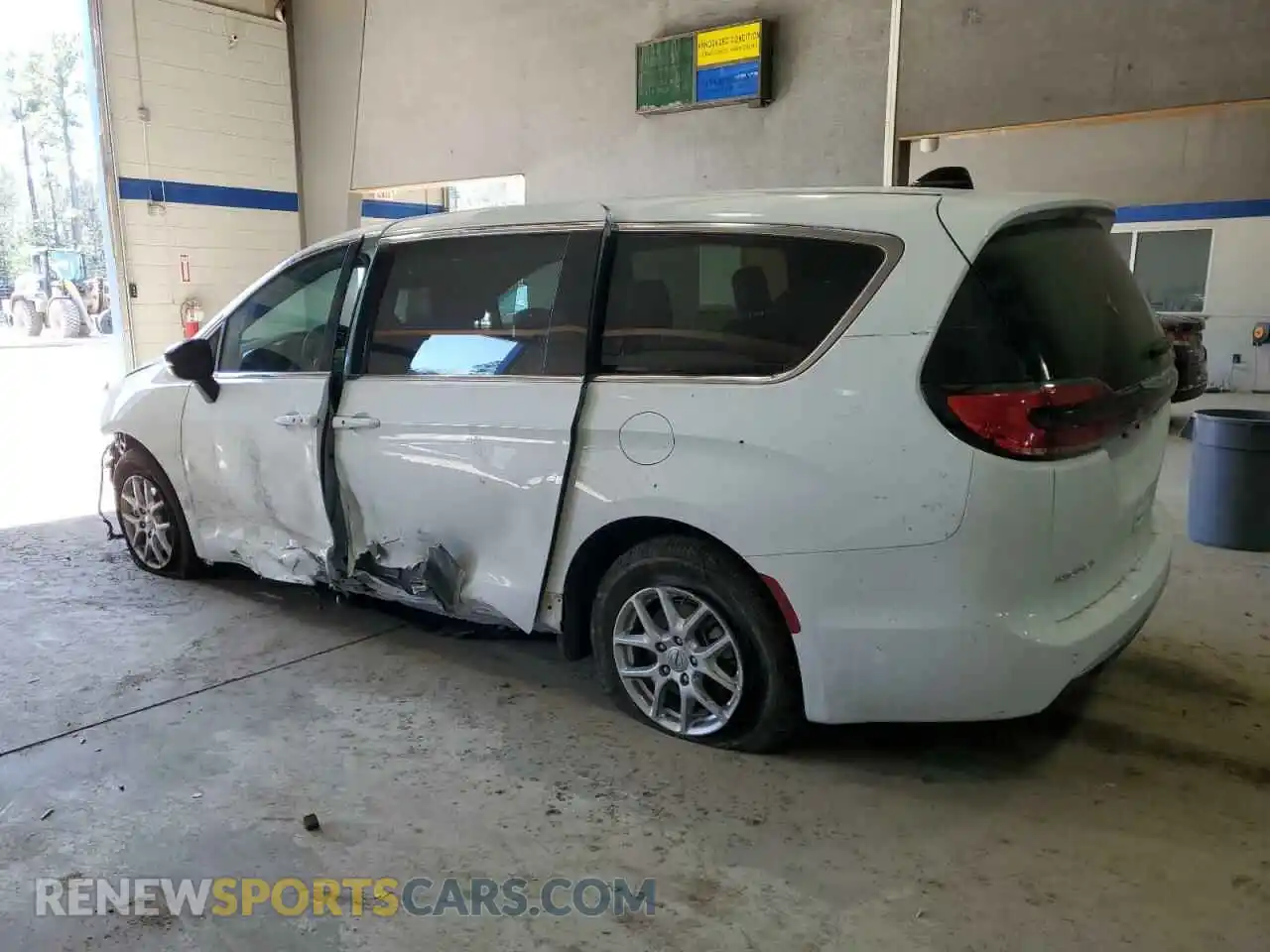 2 Photograph of a damaged car 2C4RC1BG5SR518838 CHRYSLER PACIFICA S 2025