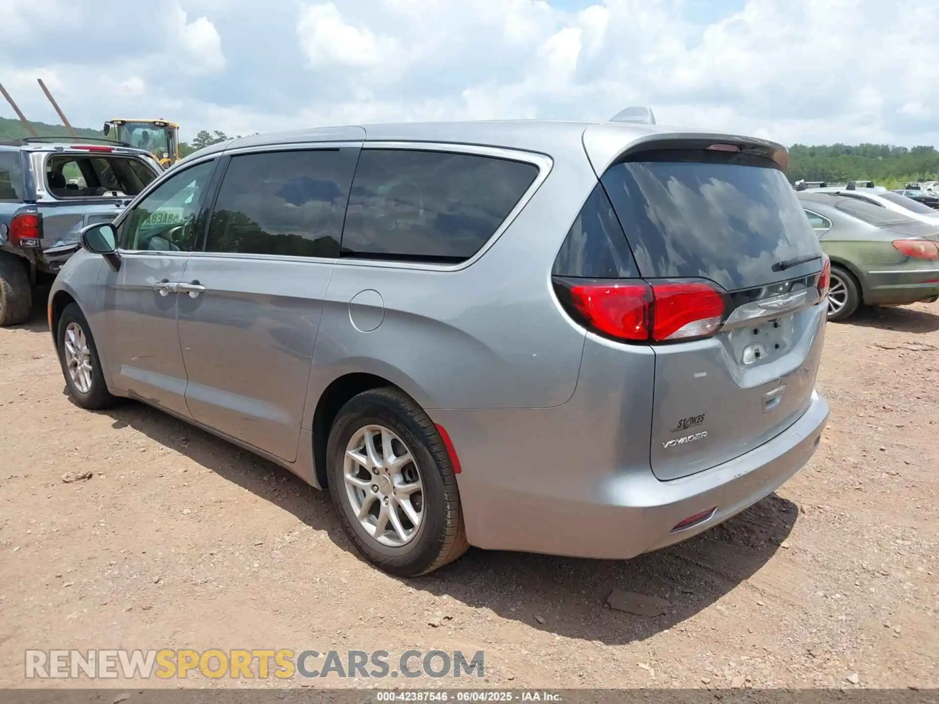 3 Photograph of a damaged car 2C4RC1CG0LR249132 CHRYSLER VOYAGER 2020