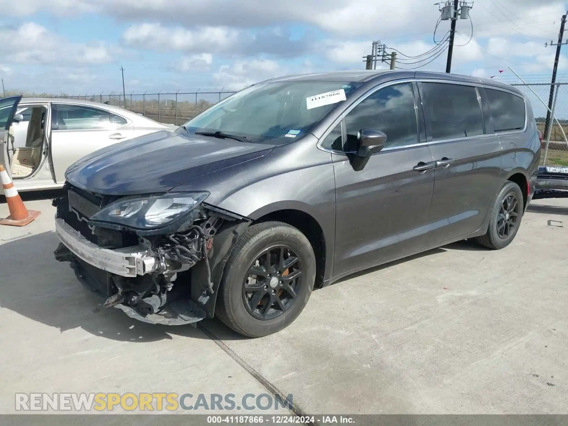 2 Photograph of a damaged car 2C4RC1CG4LR113313 CHRYSLER VOYAGER 2020