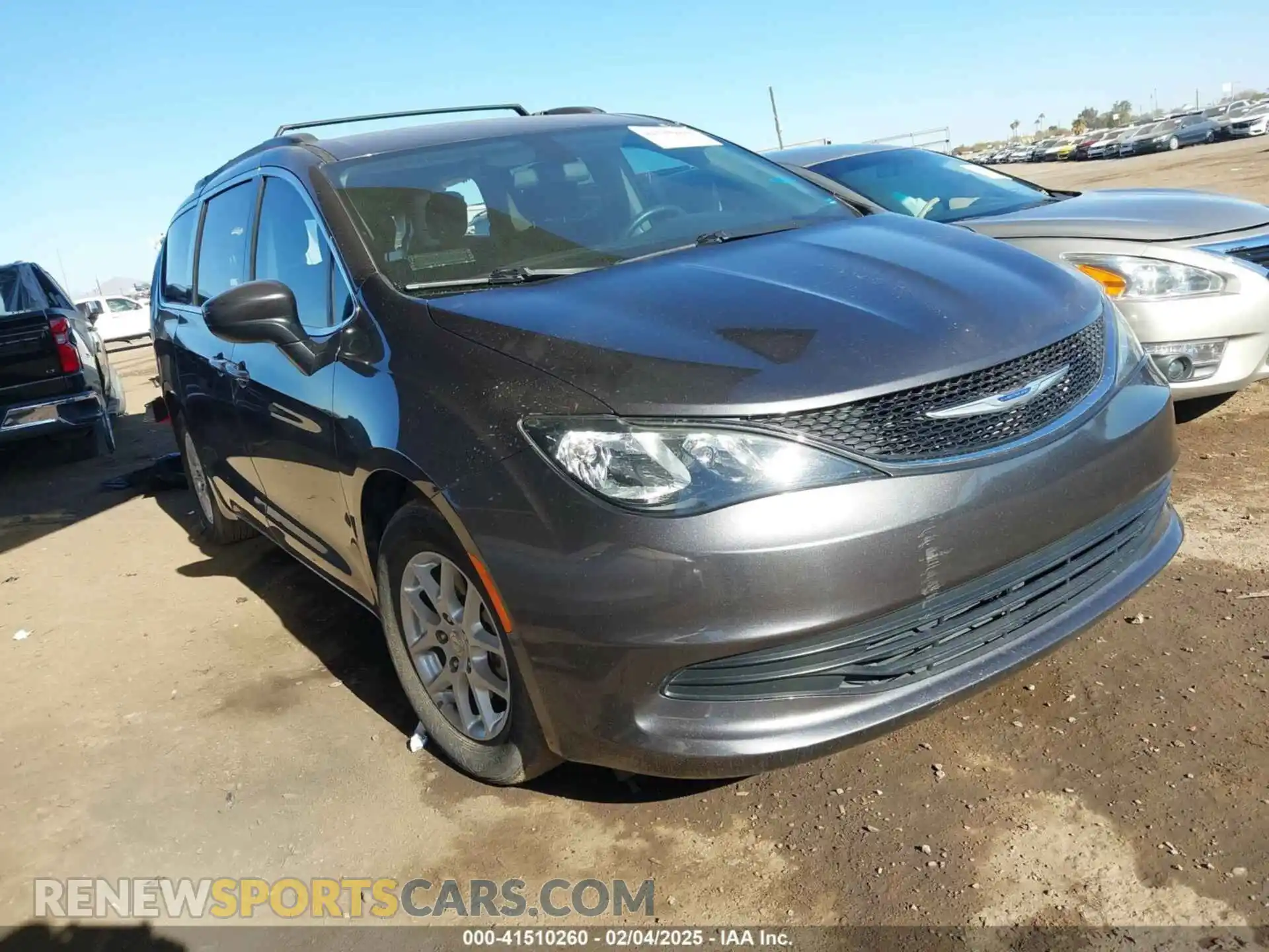 1 Photograph of a damaged car 2C4RC1CG6LR138780 CHRYSLER VOYAGER 2020