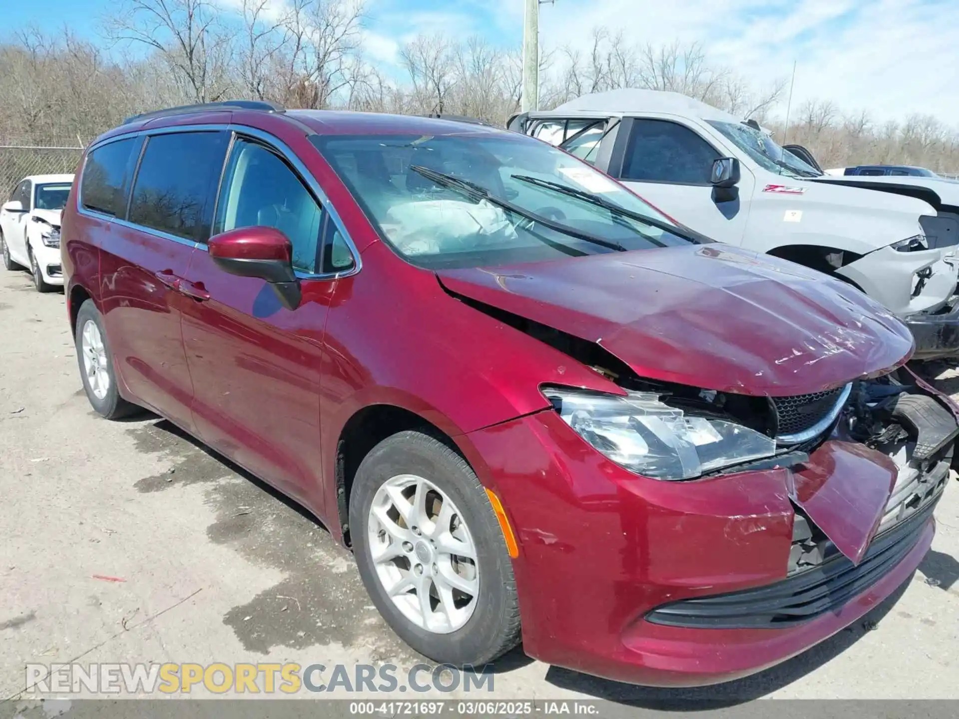 1 Photograph of a damaged car 2C4RC1DG3LR144552 CHRYSLER VOYAGER 2020