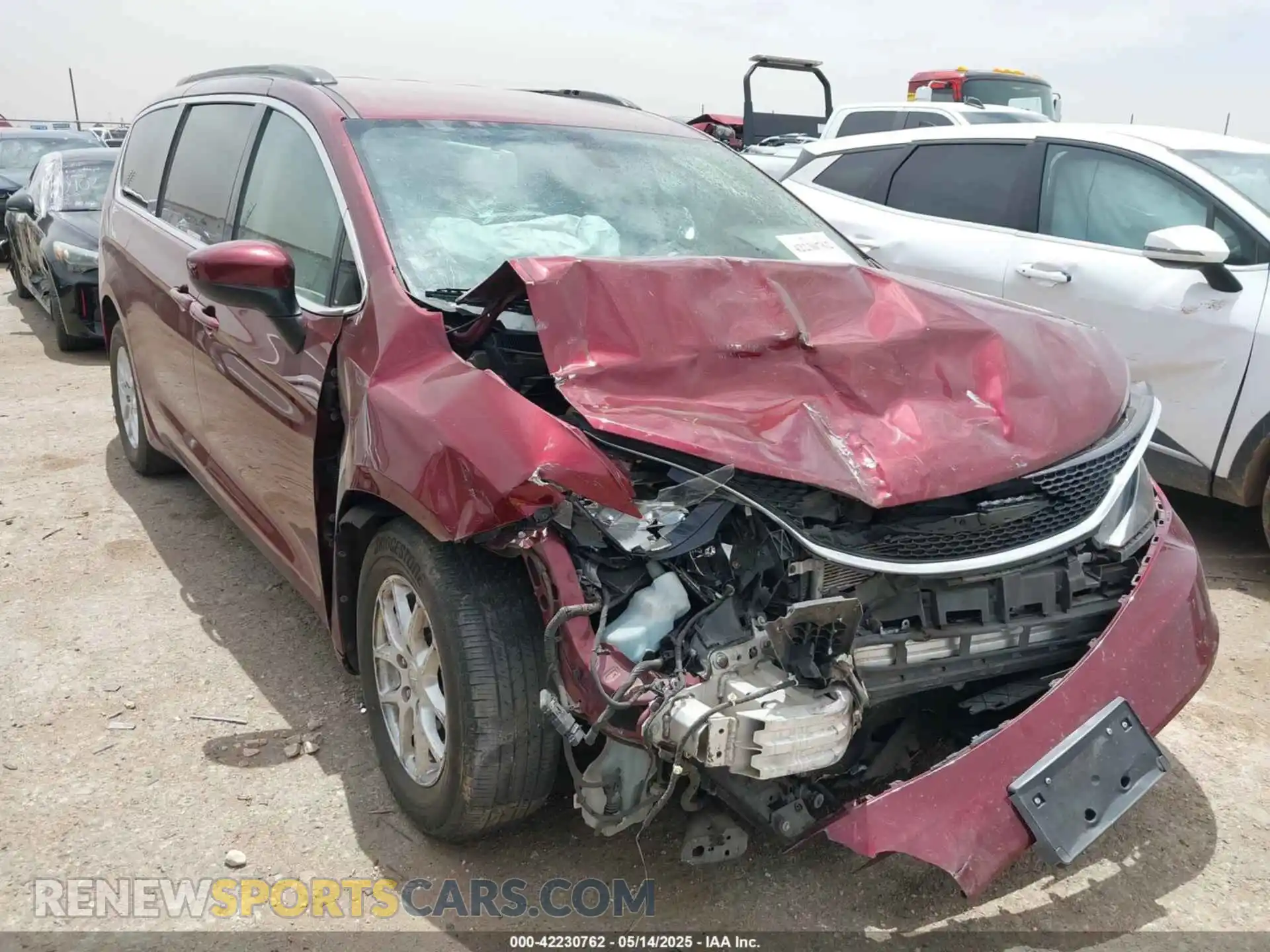 1 Photograph of a damaged car 2C4RC1DG4LR260889 CHRYSLER VOYAGER 2020