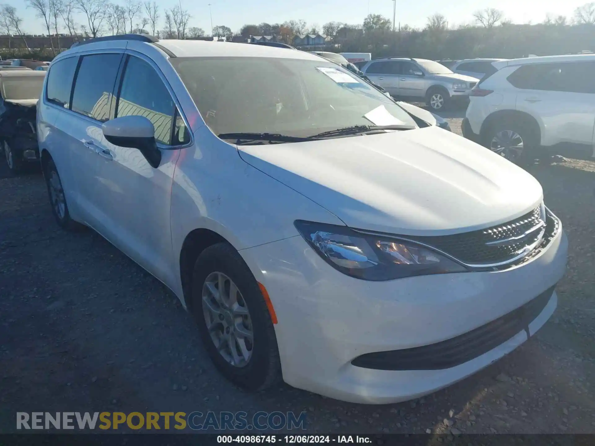 1 Фотография поврежденного автомобиля 2C4RC1DG4LR262433 CHRYSLER VOYAGER 2020