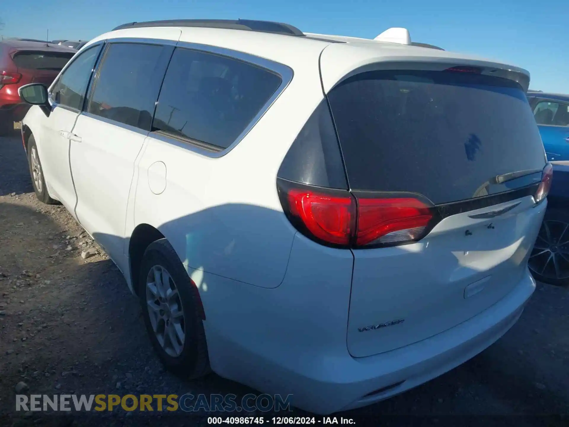 3 Фотография поврежденного автомобиля 2C4RC1DG4LR262433 CHRYSLER VOYAGER 2020