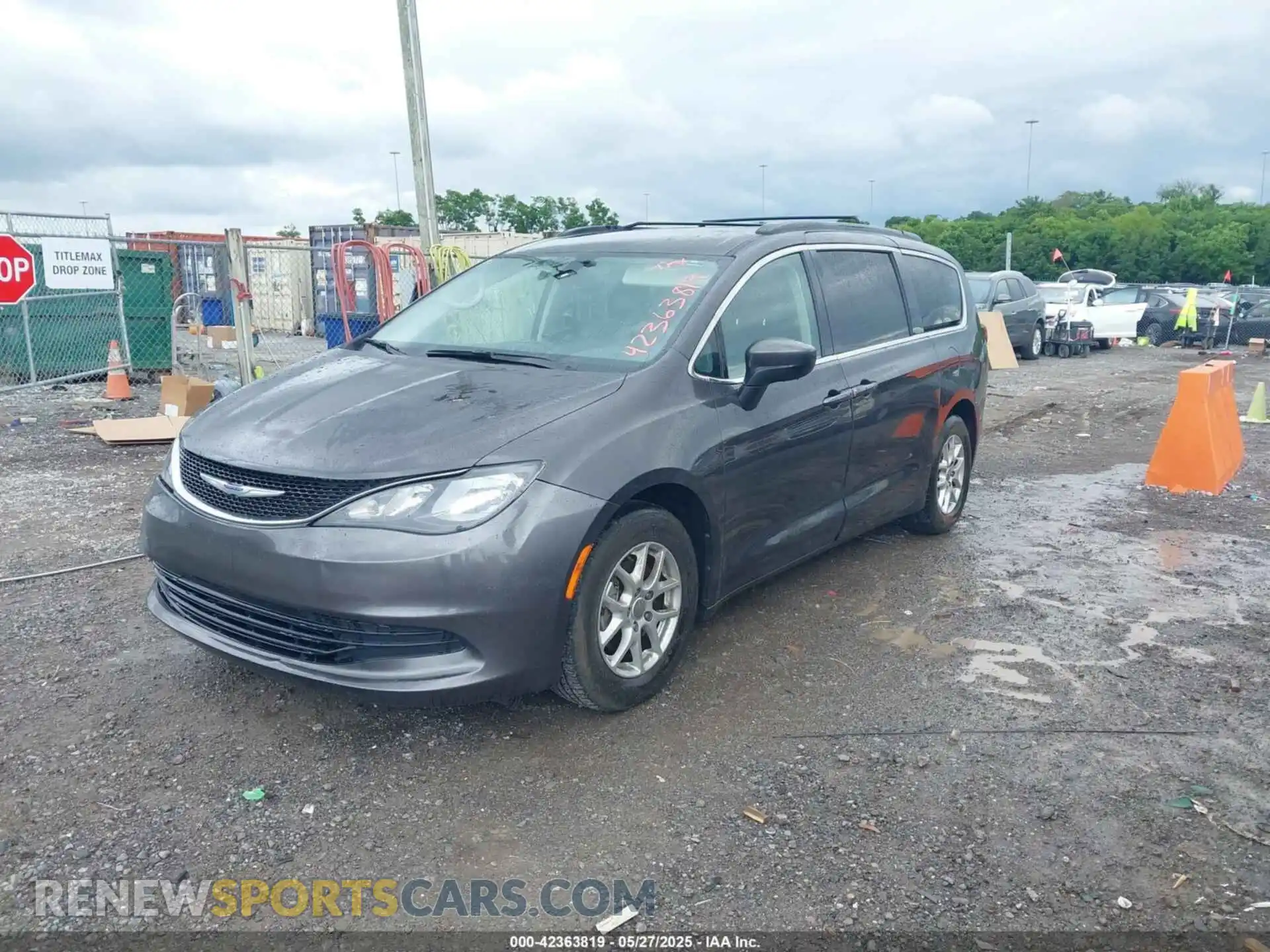 2 Photograph of a damaged car 2C4RC1DG8LR197537 CHRYSLER VOYAGER 2020