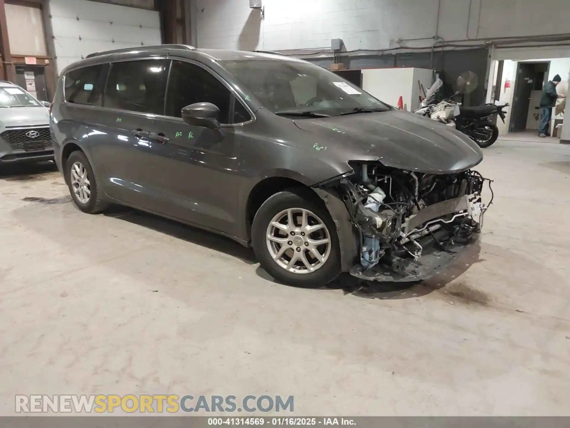 1 Photograph of a damaged car 2C4RC1DG9LR264713 CHRYSLER VOYAGER 2020