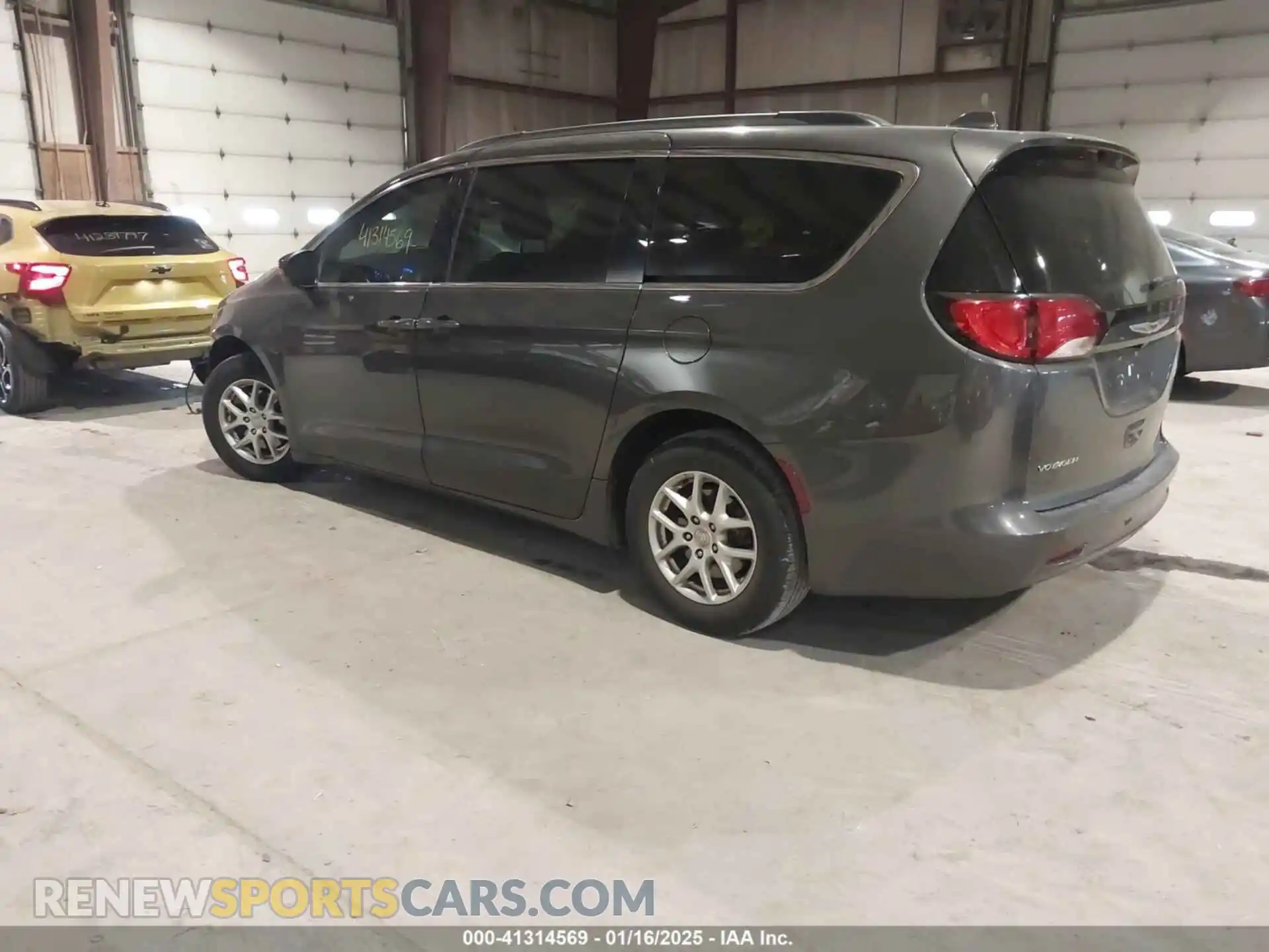 3 Photograph of a damaged car 2C4RC1DG9LR264713 CHRYSLER VOYAGER 2020