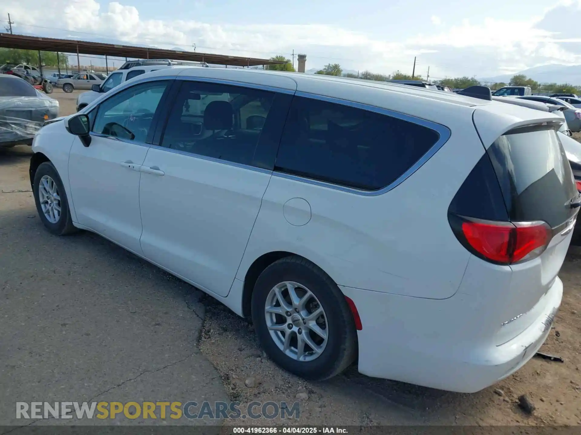 3 Photograph of a damaged car 2C4RC1CG0MR587275 CHRYSLER VOYAGER 2021