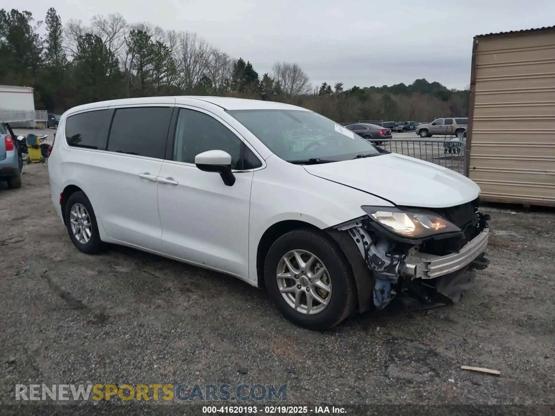 1 Photograph of a damaged car 2C4RC1CG4MR555333 CHRYSLER VOYAGER 2021