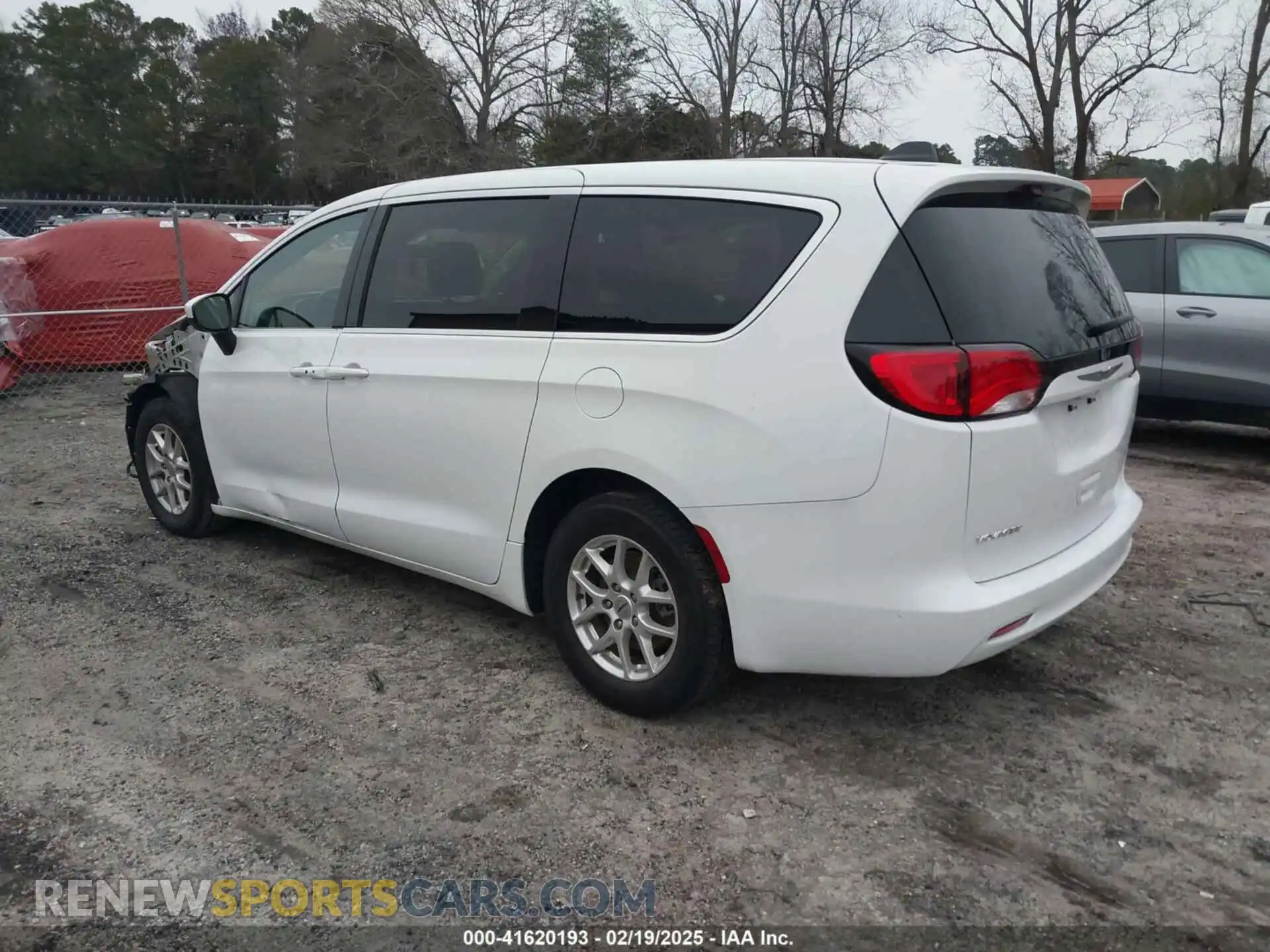 3 Photograph of a damaged car 2C4RC1CG4MR555333 CHRYSLER VOYAGER 2021