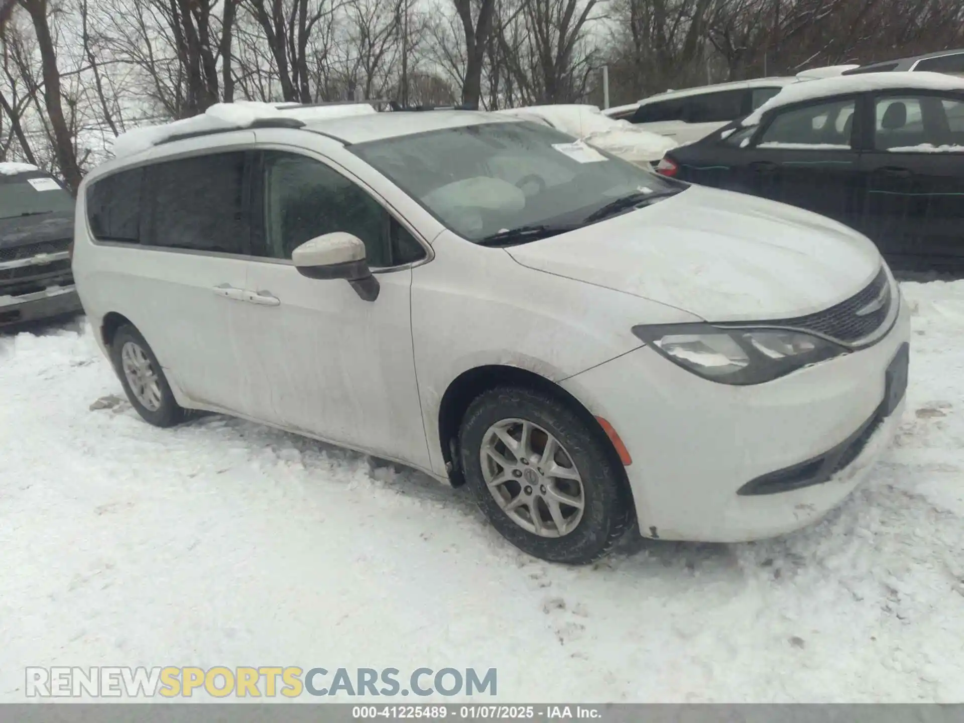 1 Photograph of a damaged car 2C4RC1DG2MR516254 CHRYSLER VOYAGER 2021