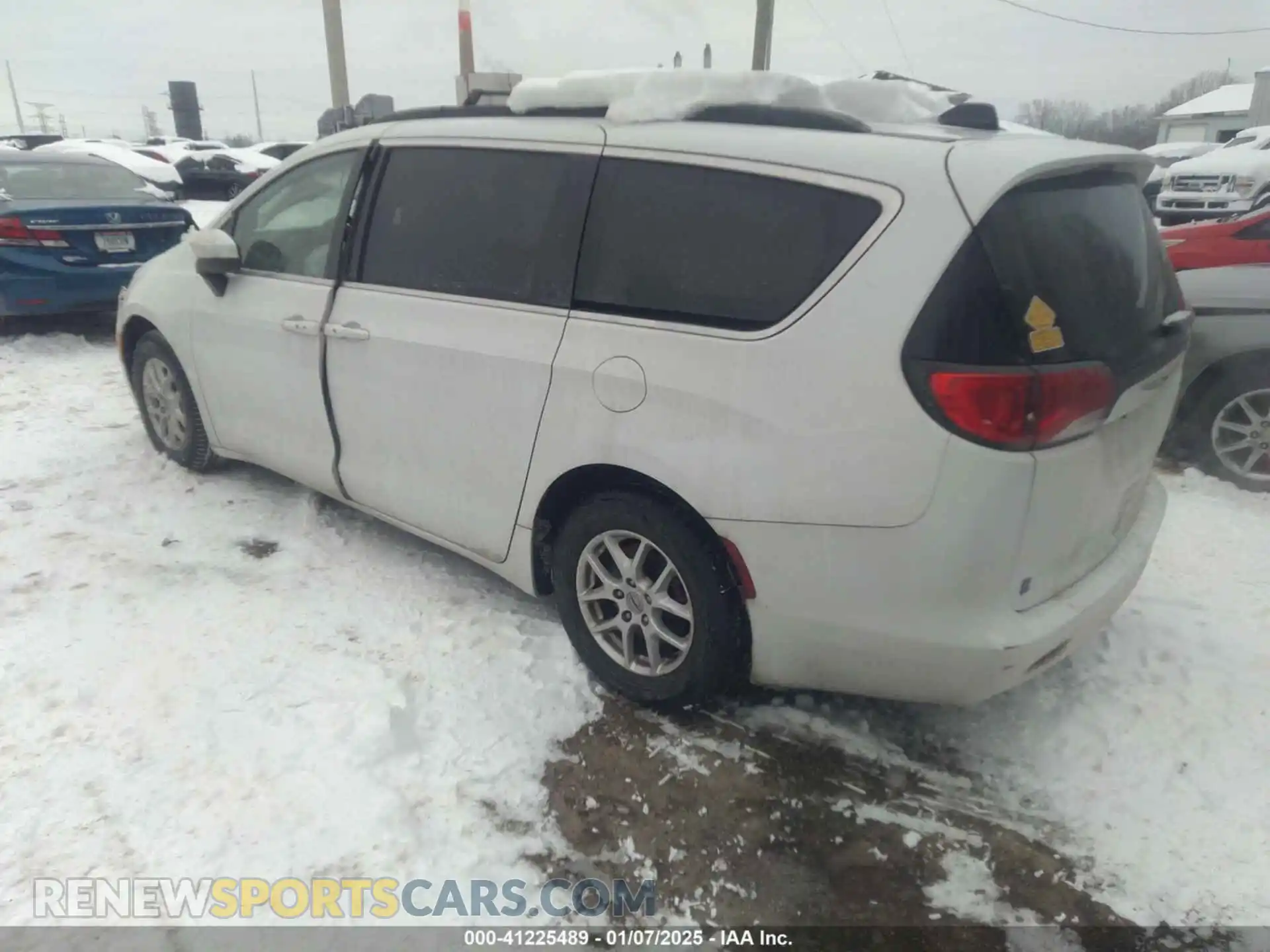 3 Photograph of a damaged car 2C4RC1DG2MR516254 CHRYSLER VOYAGER 2021