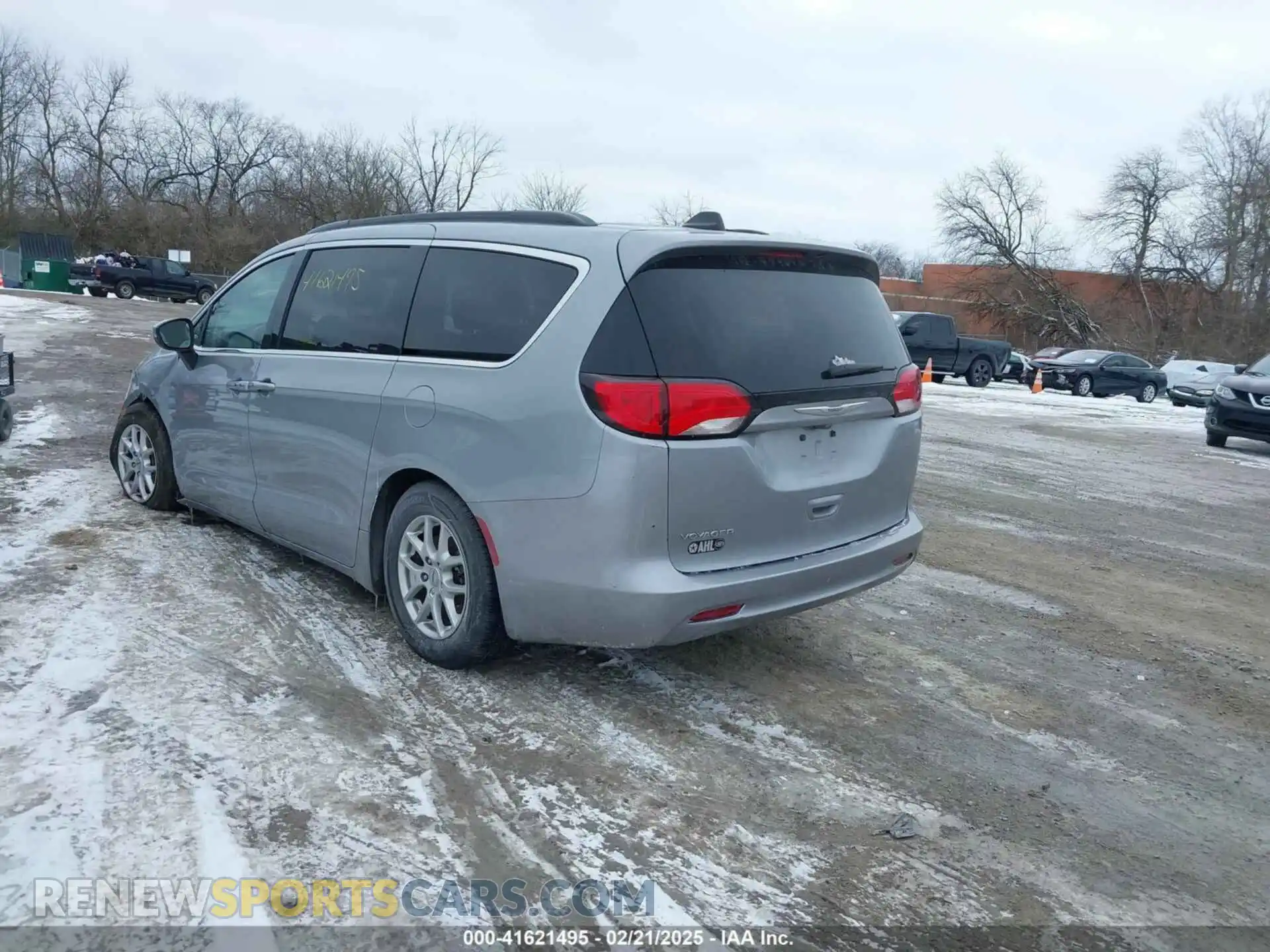 3 Photograph of a damaged car 2C4RC1DG2MR538769 CHRYSLER VOYAGER 2021