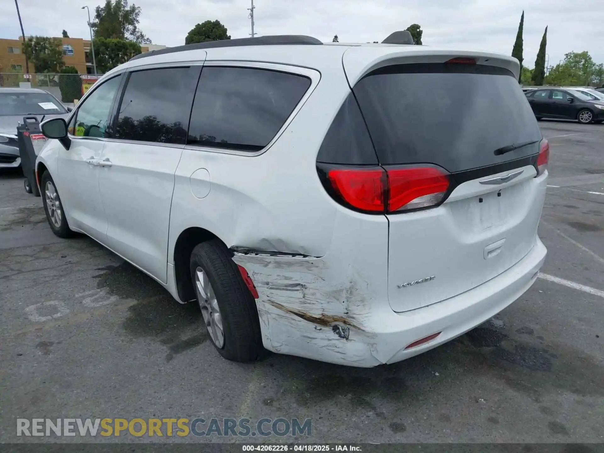 3 Photograph of a damaged car 2C4RC1DG2MR570735 CHRYSLER VOYAGER 2021