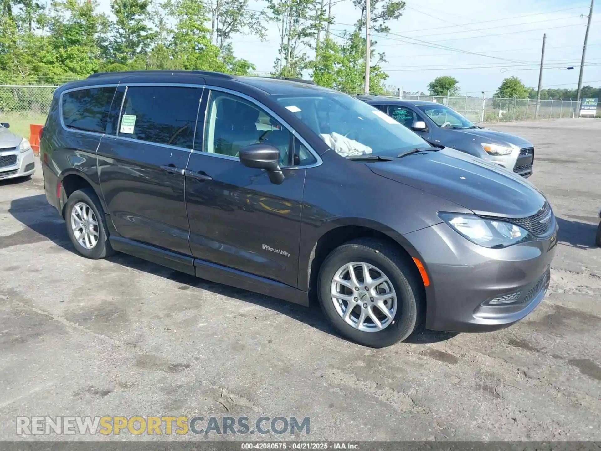 1 Photograph of a damaged car 2C4RC1DG3MR586863 CHRYSLER VOYAGER 2021