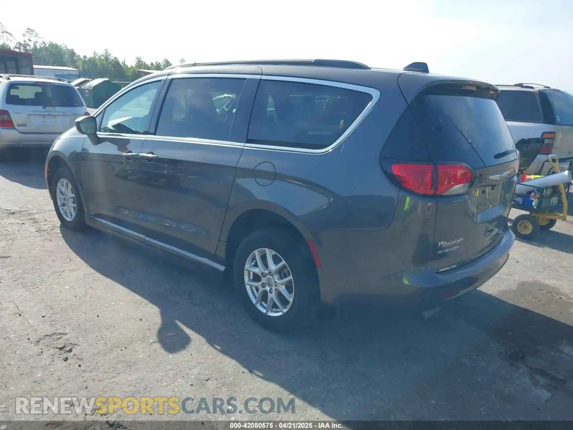 3 Photograph of a damaged car 2C4RC1DG3MR586863 CHRYSLER VOYAGER 2021
