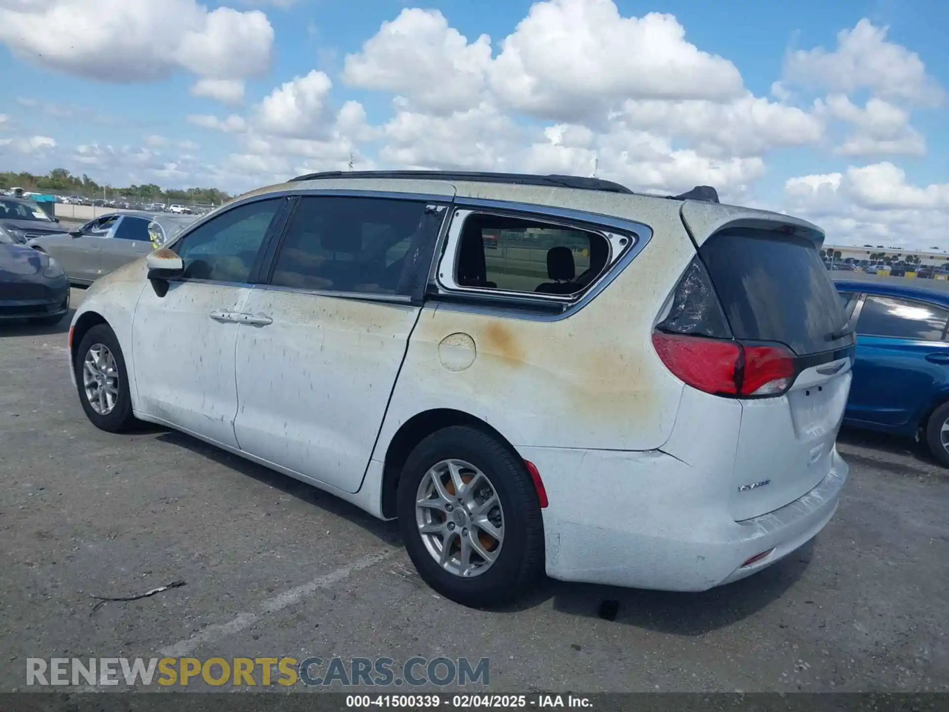 3 Photograph of a damaged car 2C4RC1DG4MR506695 CHRYSLER VOYAGER 2021