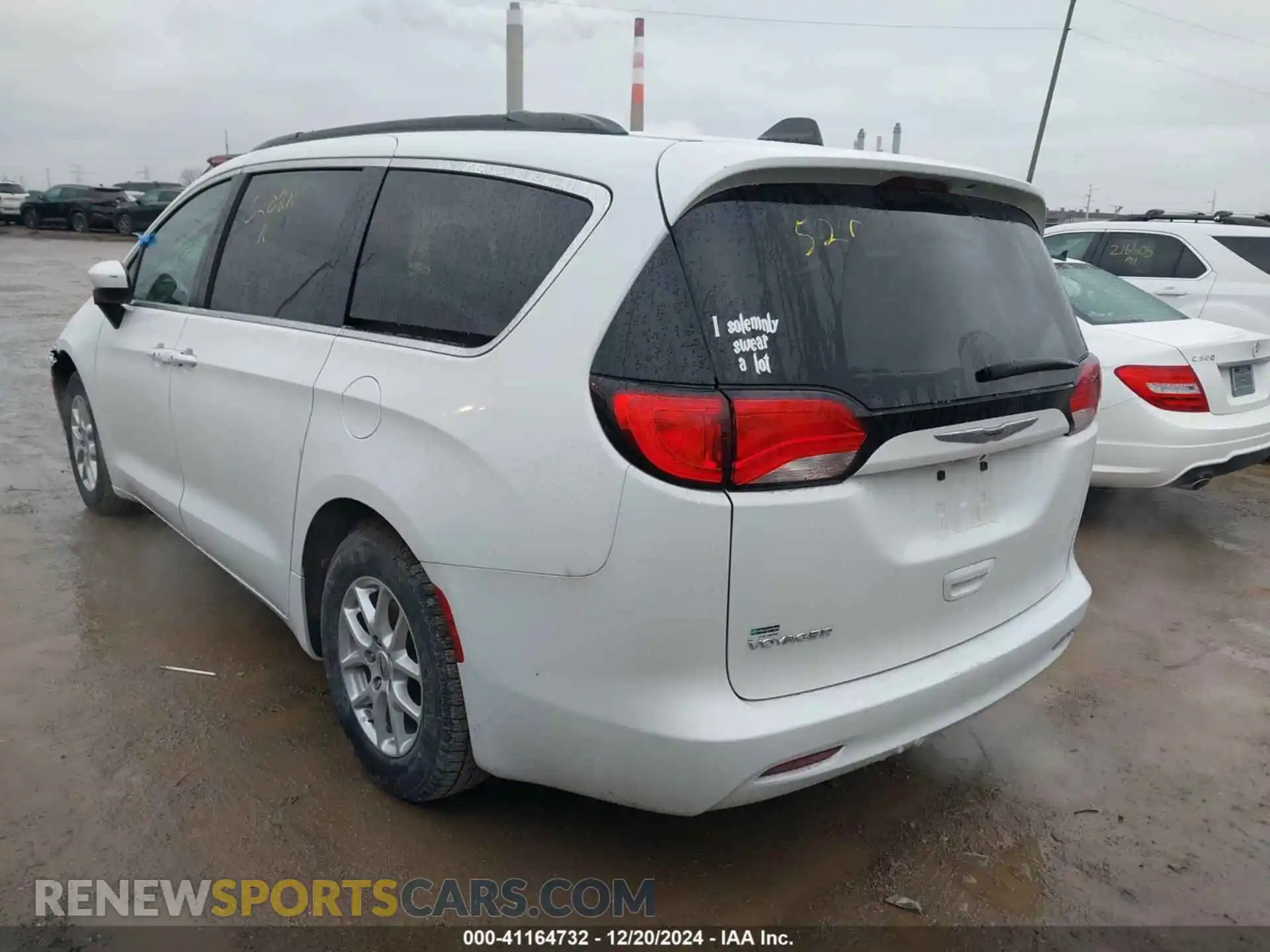 3 Photograph of a damaged car 2C4RC1DG6MR520811 CHRYSLER VOYAGER 2021