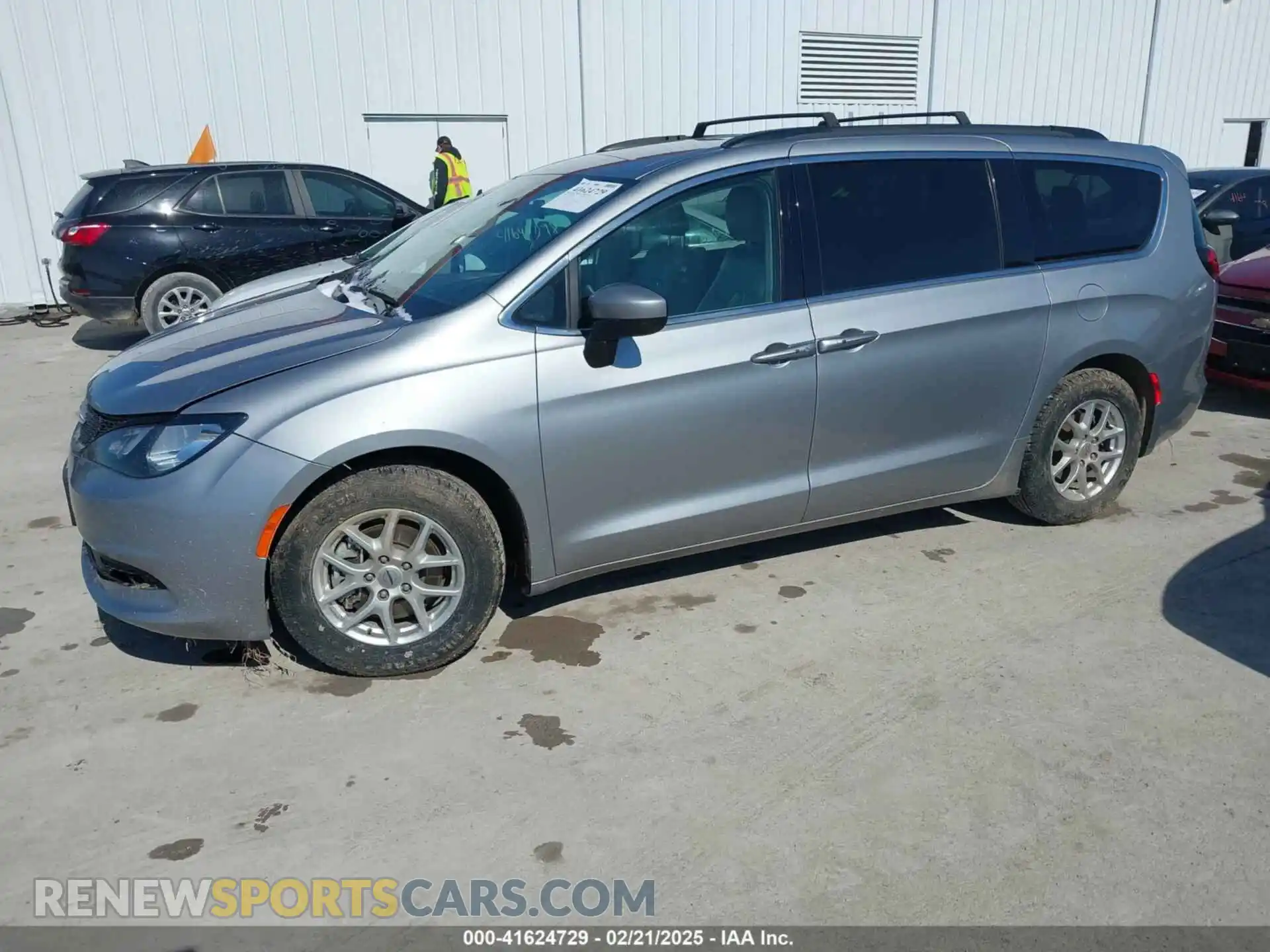 2 Photograph of a damaged car 2C4RC1DG7MR566518 CHRYSLER VOYAGER 2021