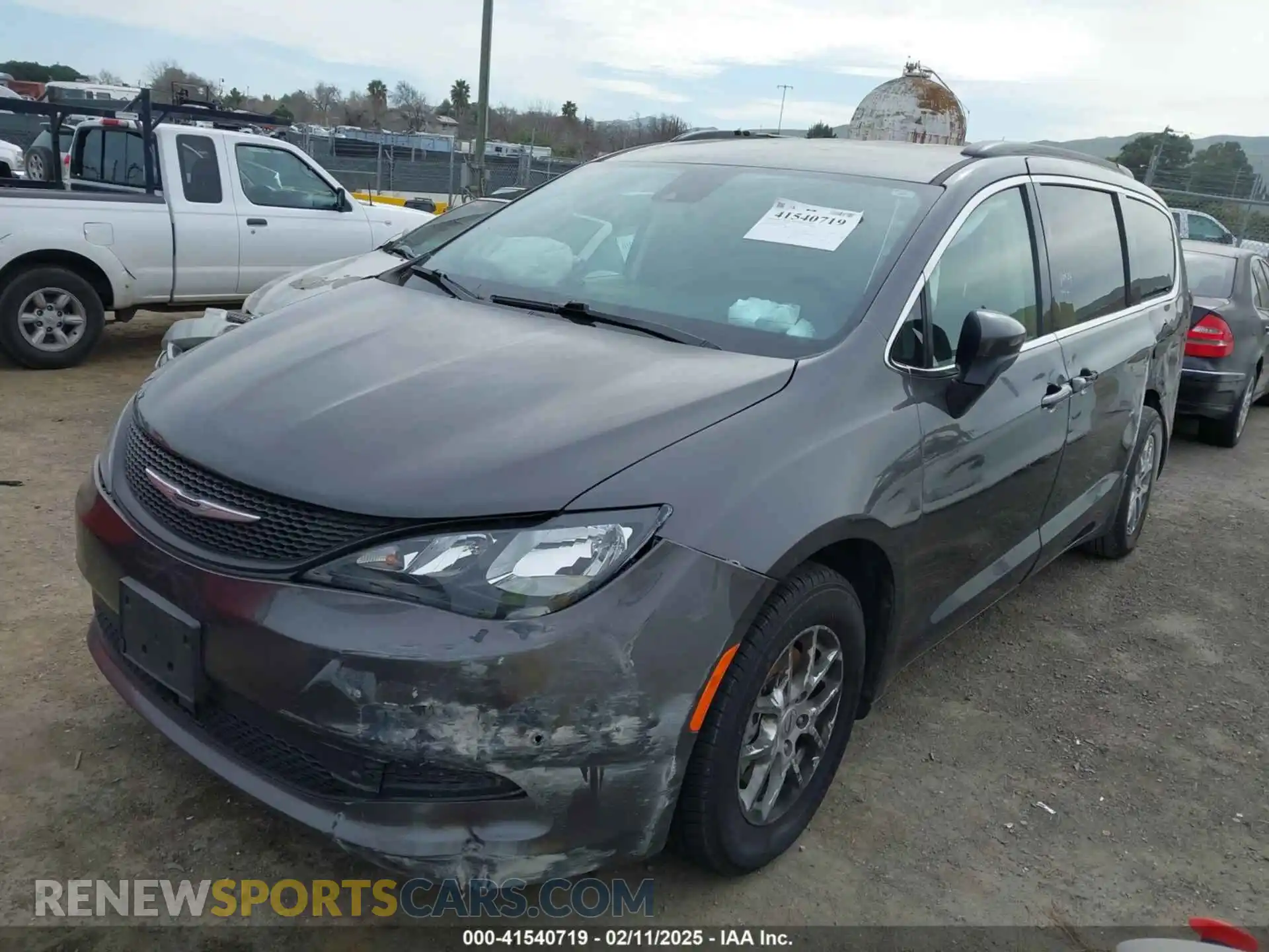 2 Photograph of a damaged car 2C4RC1DG8MR568388 CHRYSLER VOYAGER 2021