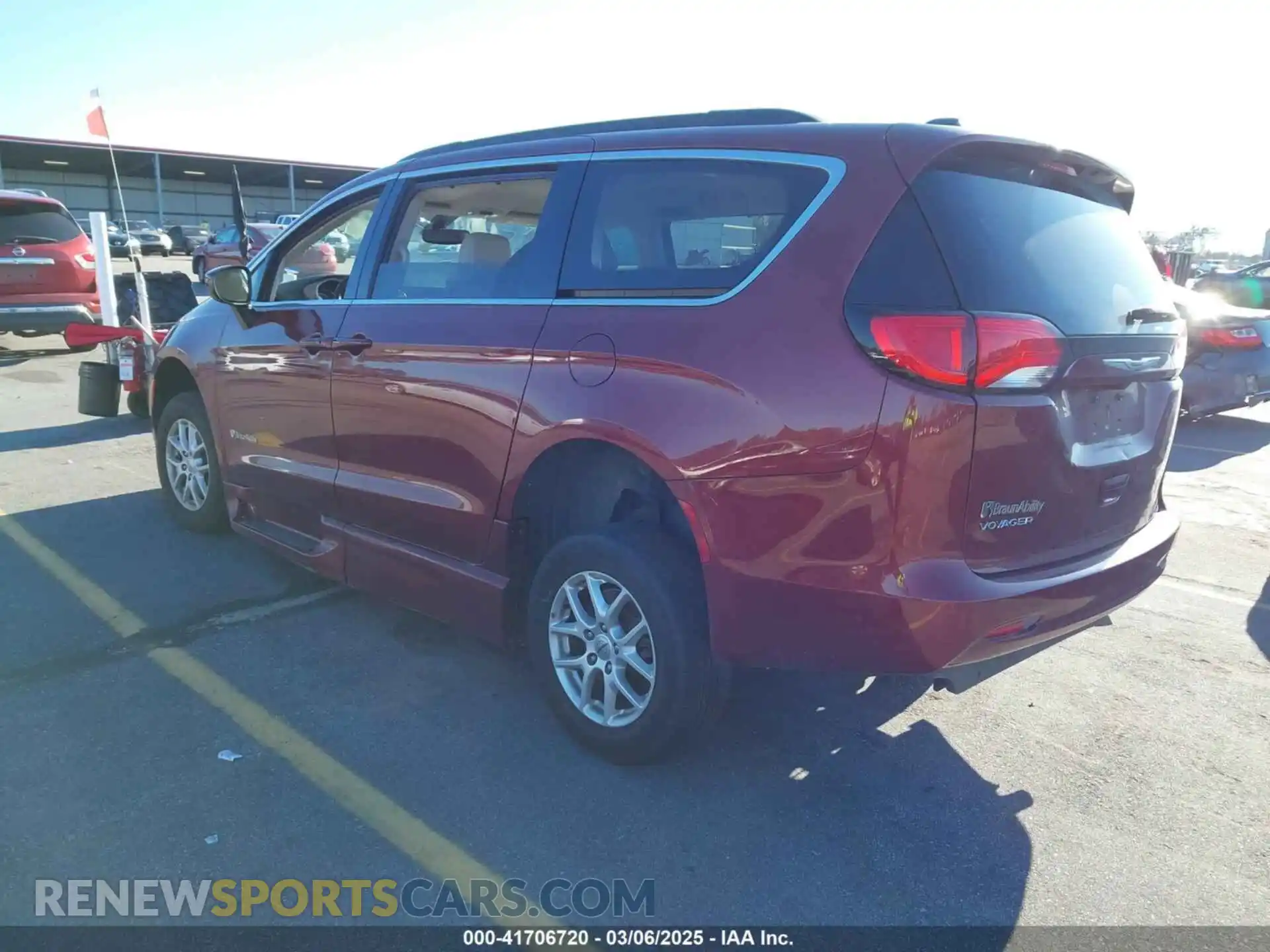 3 Photograph of a damaged car 2C4RC1DG9MR525887 CHRYSLER VOYAGER 2021