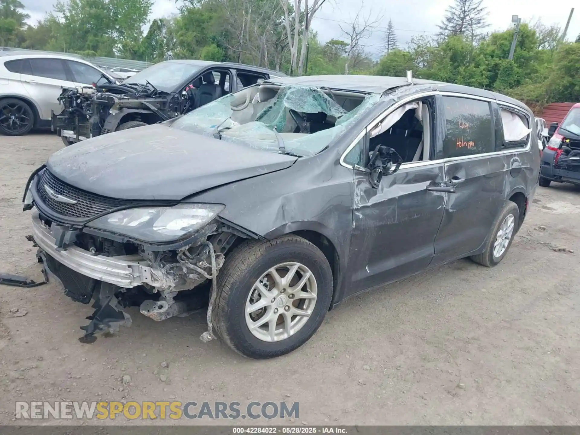 2 Фотография поврежденного автомобиля 2C4RC1CGXNR105266 CHRYSLER VOYAGER 2022