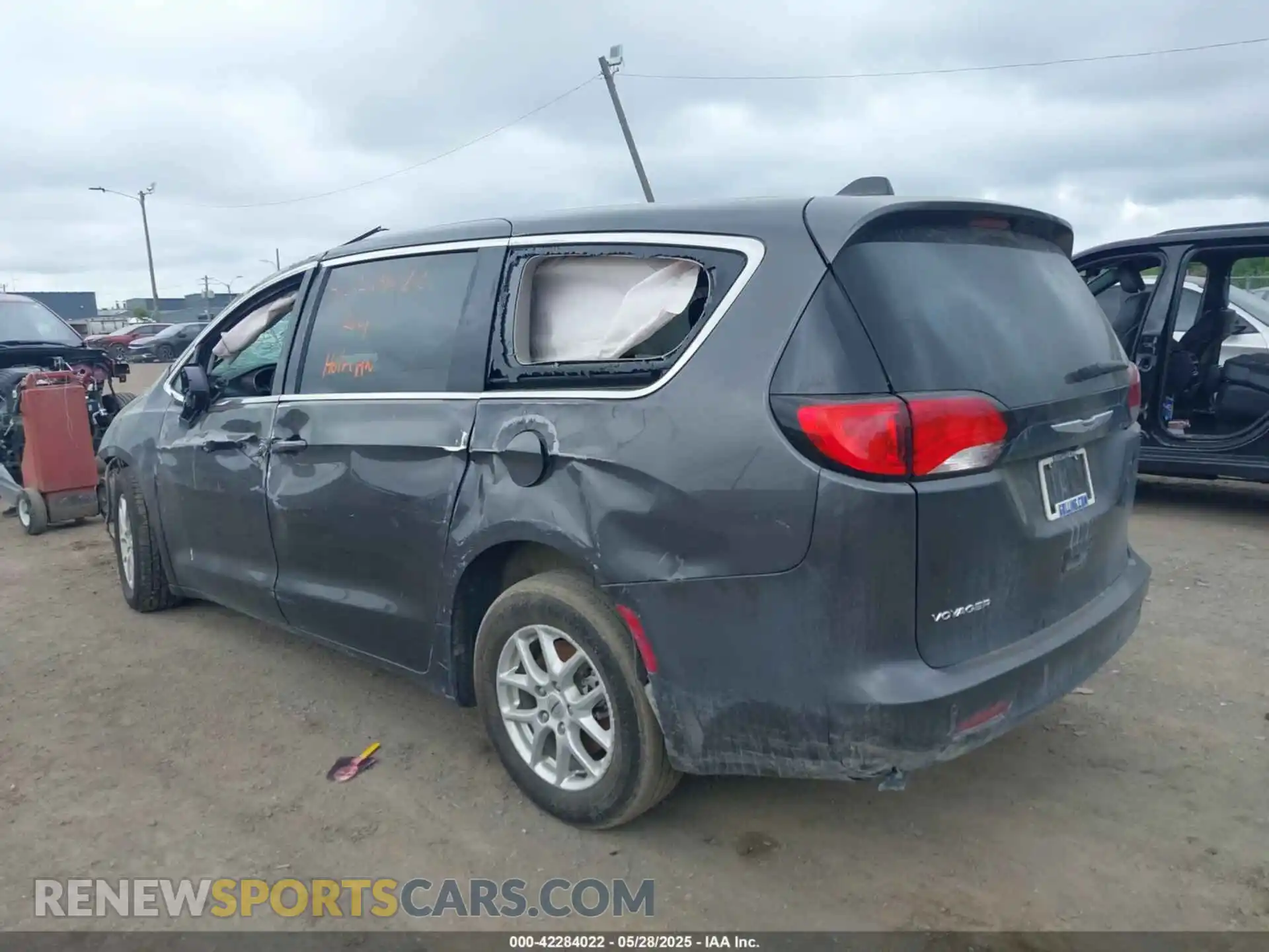 3 Фотография поврежденного автомобиля 2C4RC1CGXNR105266 CHRYSLER VOYAGER 2022