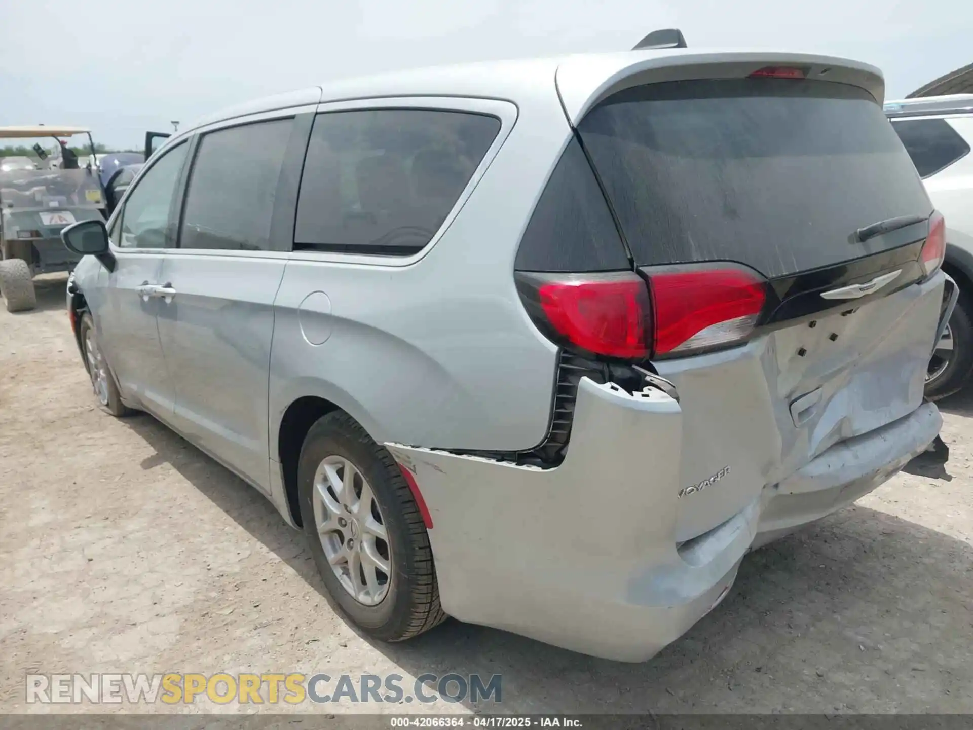 3 Фотография поврежденного автомобиля 2C4RC1CG2PR597083 CHRYSLER VOYAGER 2023