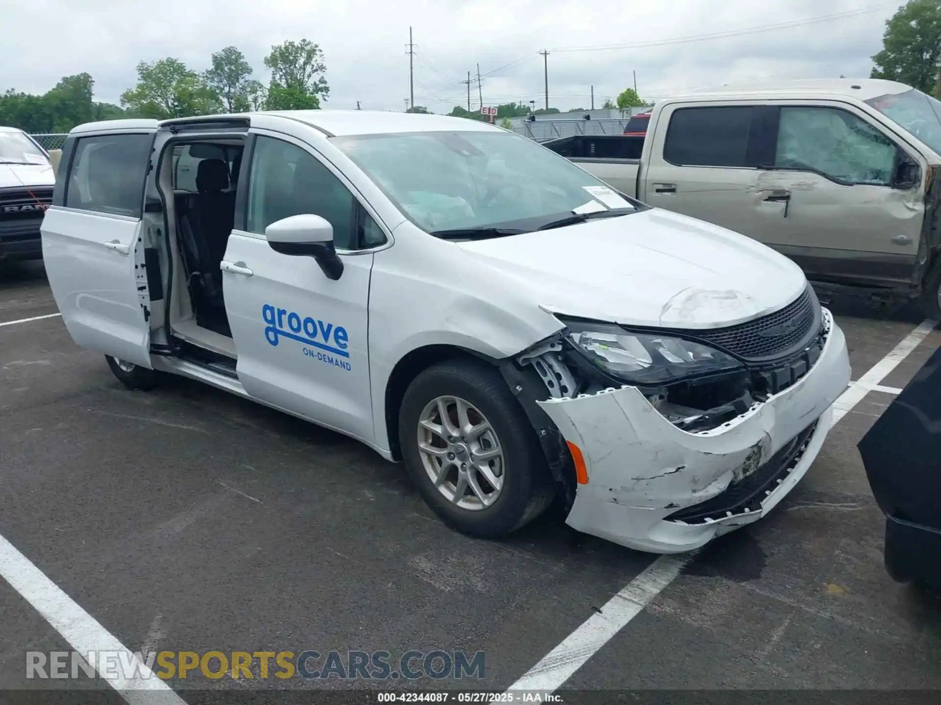 1 Photograph of a damaged car 2C4RC1CG3PR567963 CHRYSLER VOYAGER 2023