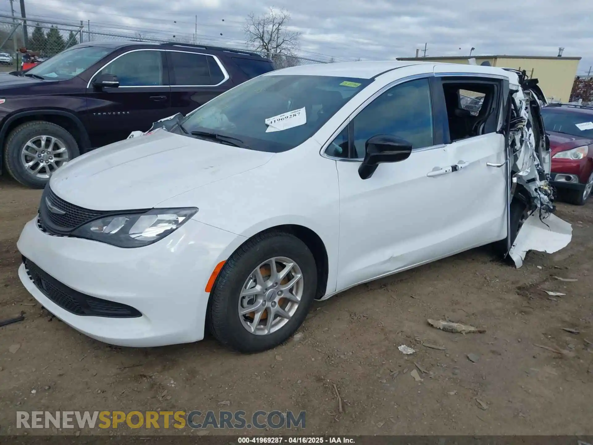 2 Photograph of a damaged car 2C4RC1CG5SR537954 CHRYSLER VOYAGER 2025