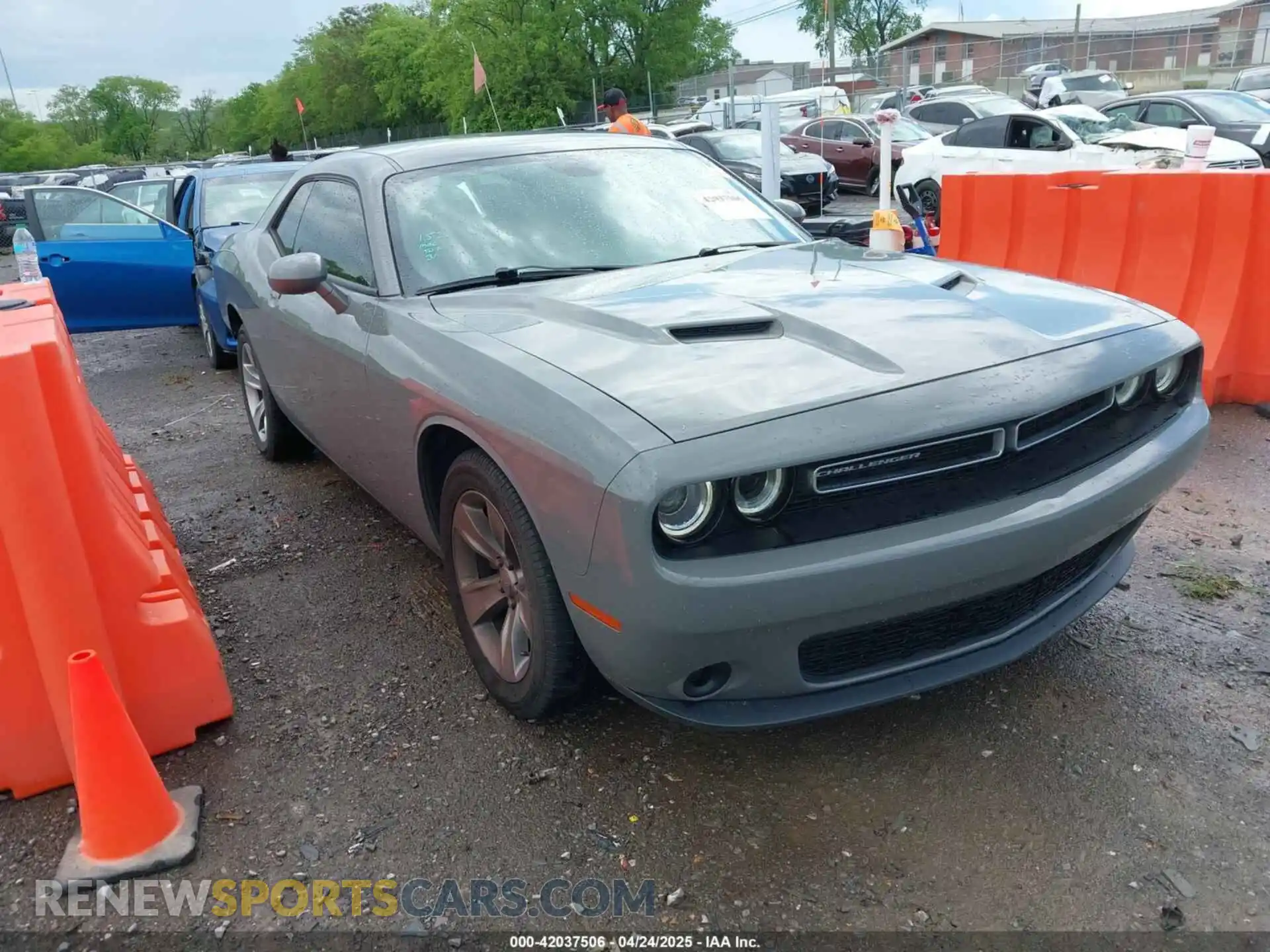 1 Photograph of a damaged car 2C3CDZAG5KH603773 DODGE CHALLENGER 2019